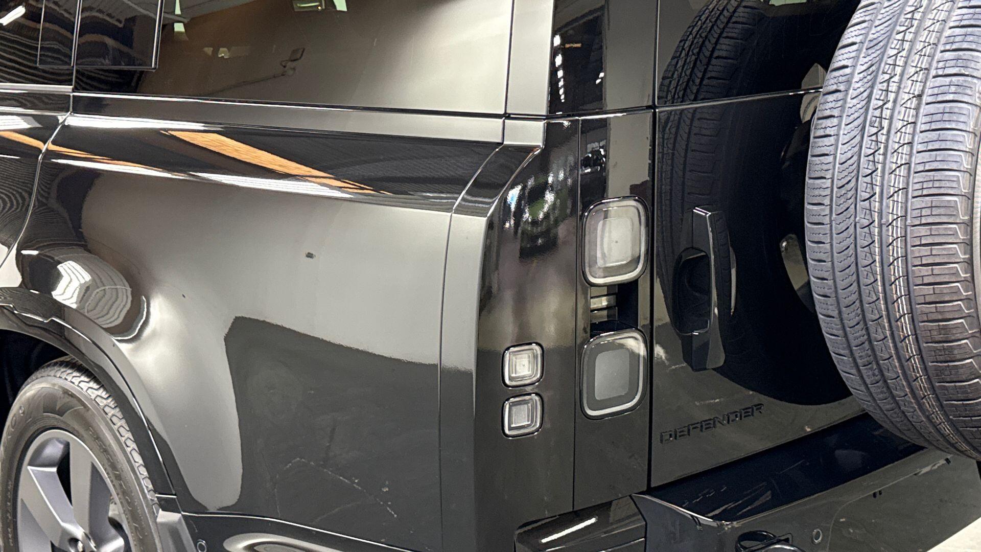 Land Rover Defender view 19