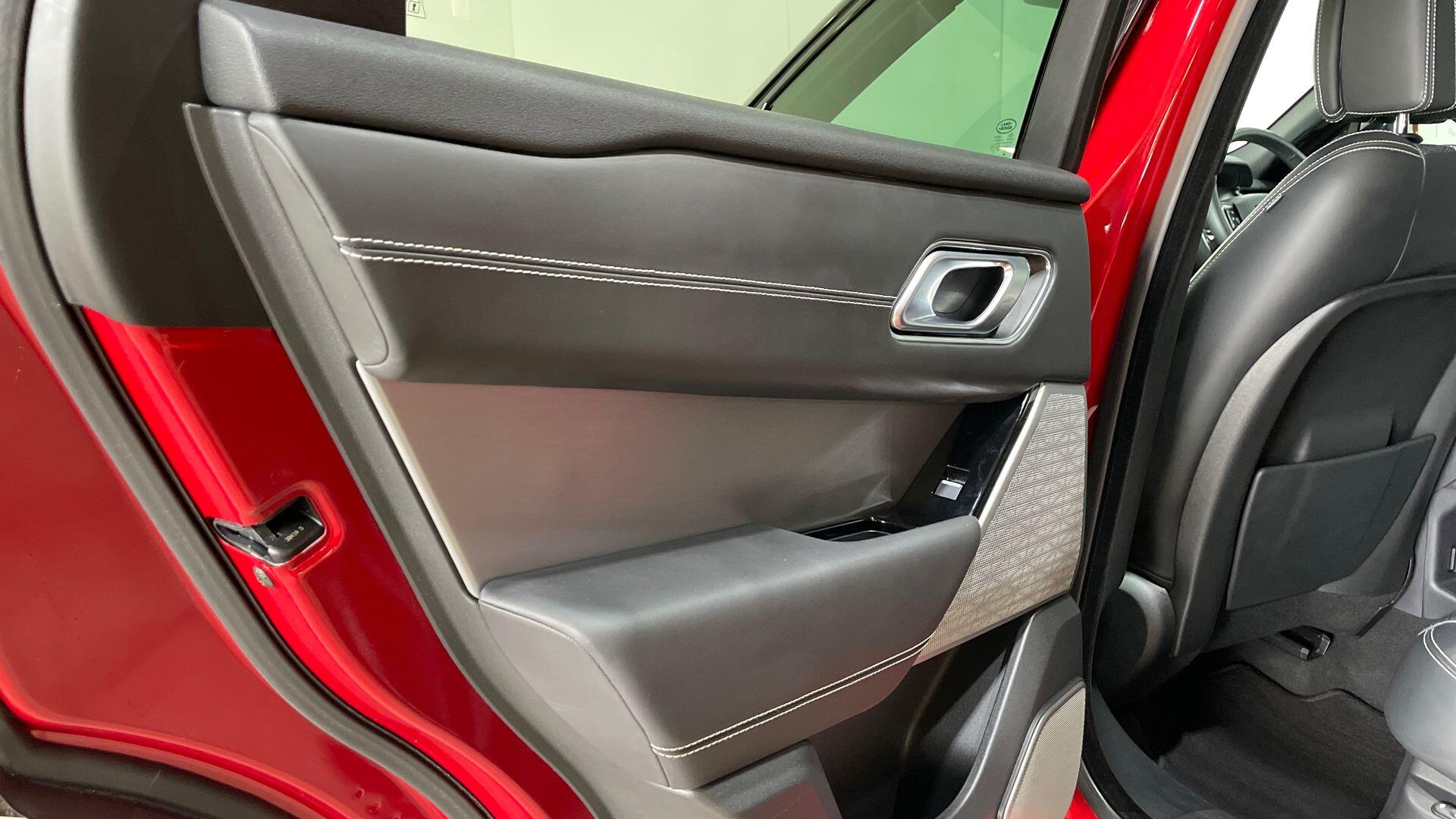 Land Rover Range Rover Velar view 29