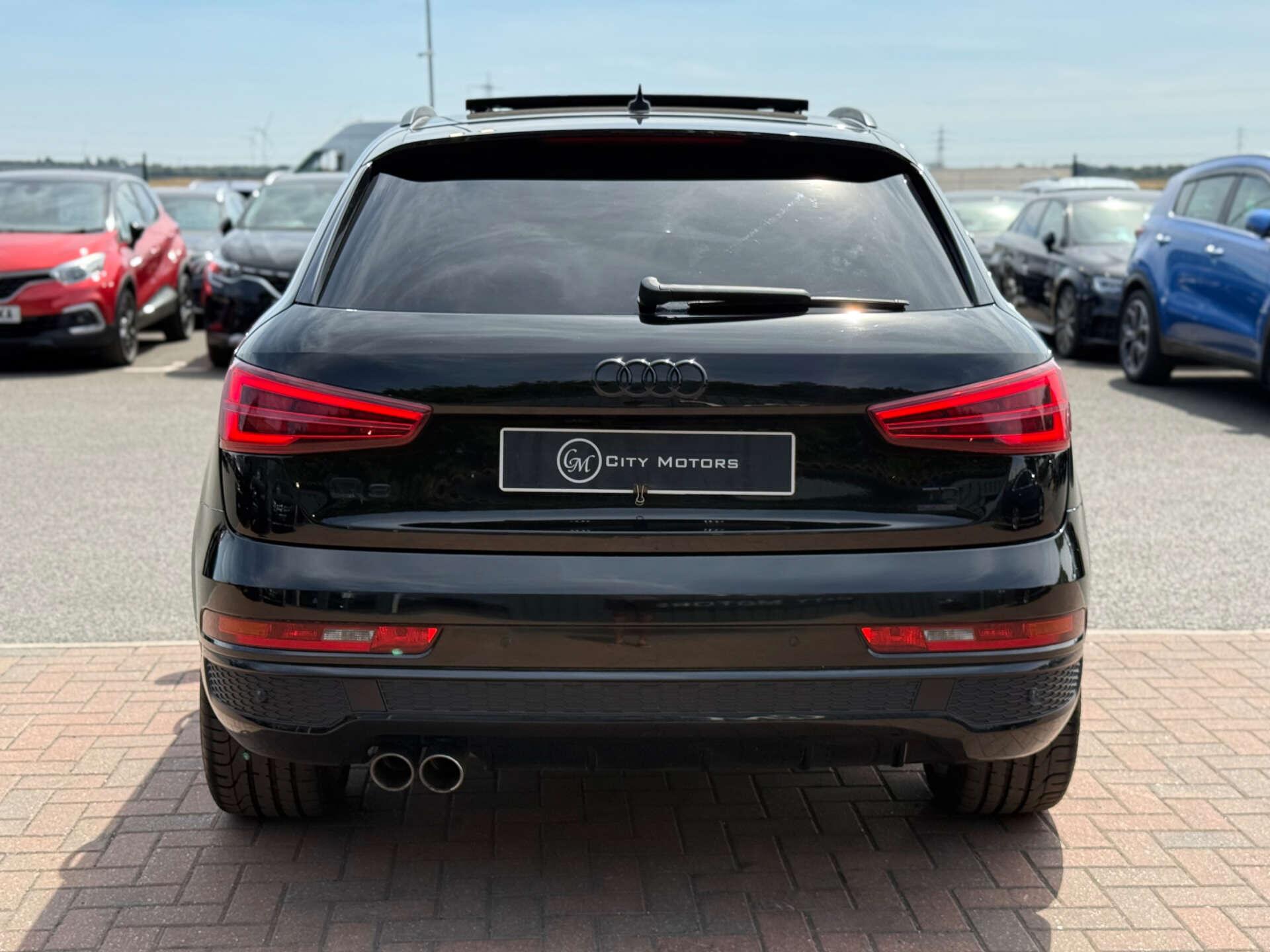 Audi Q3 view 23