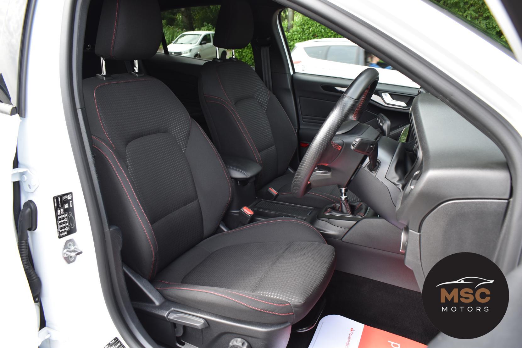 Ford Focus view 32