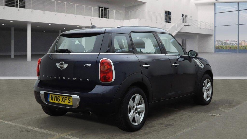 2016 MINI Countryman image 8