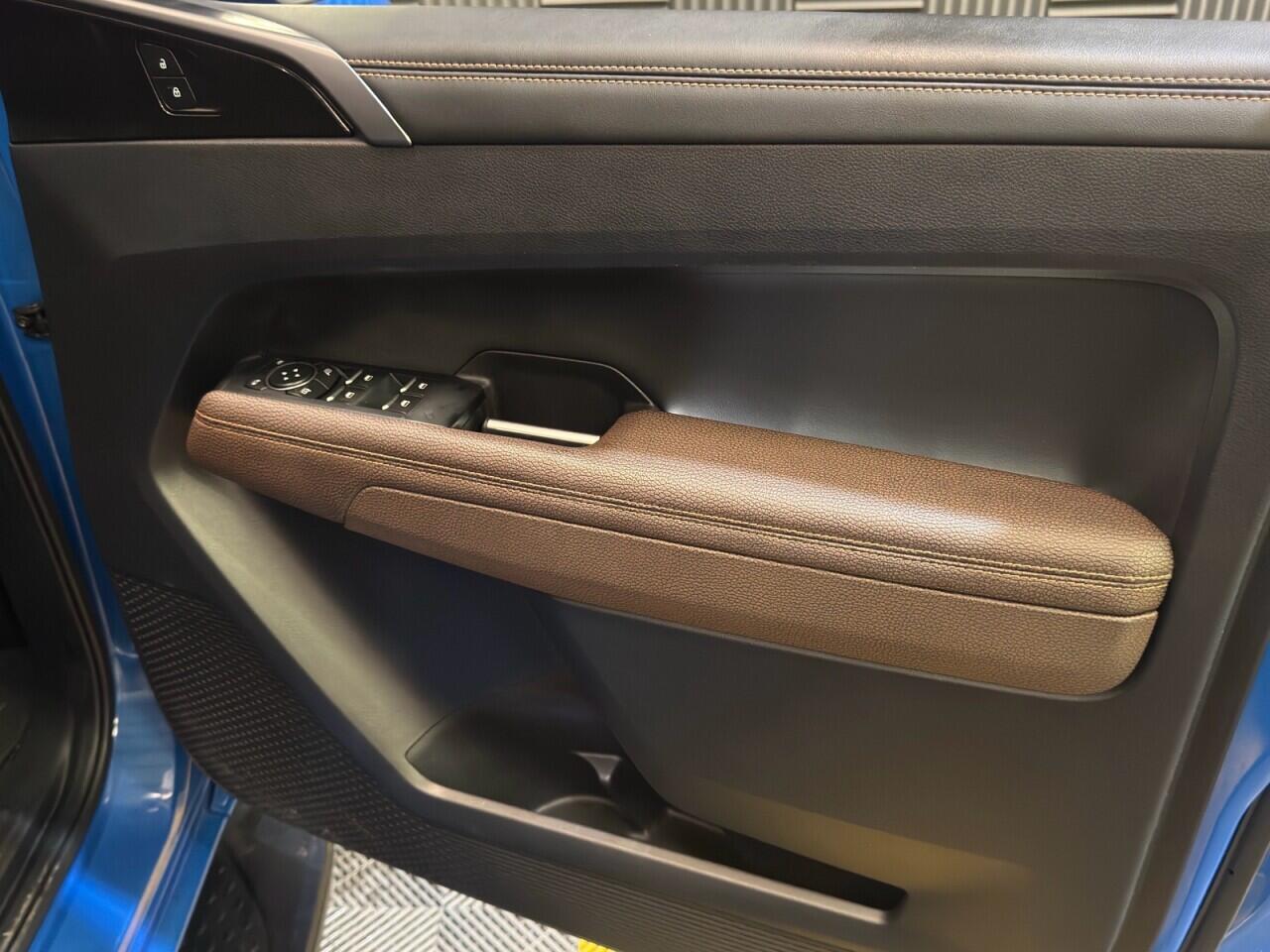 Volkswagen Amarok view 11