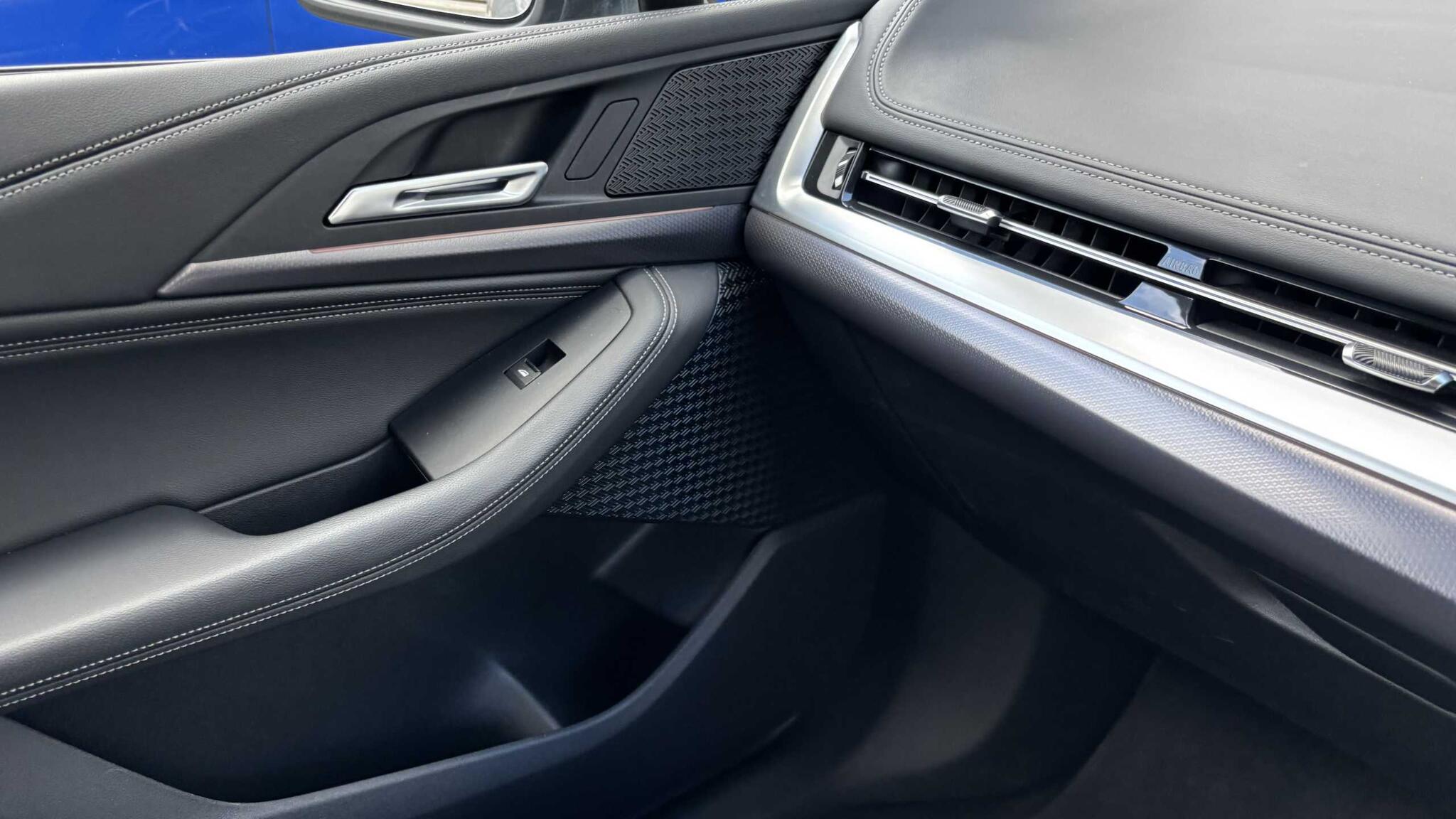 BMW 2 Series view 22