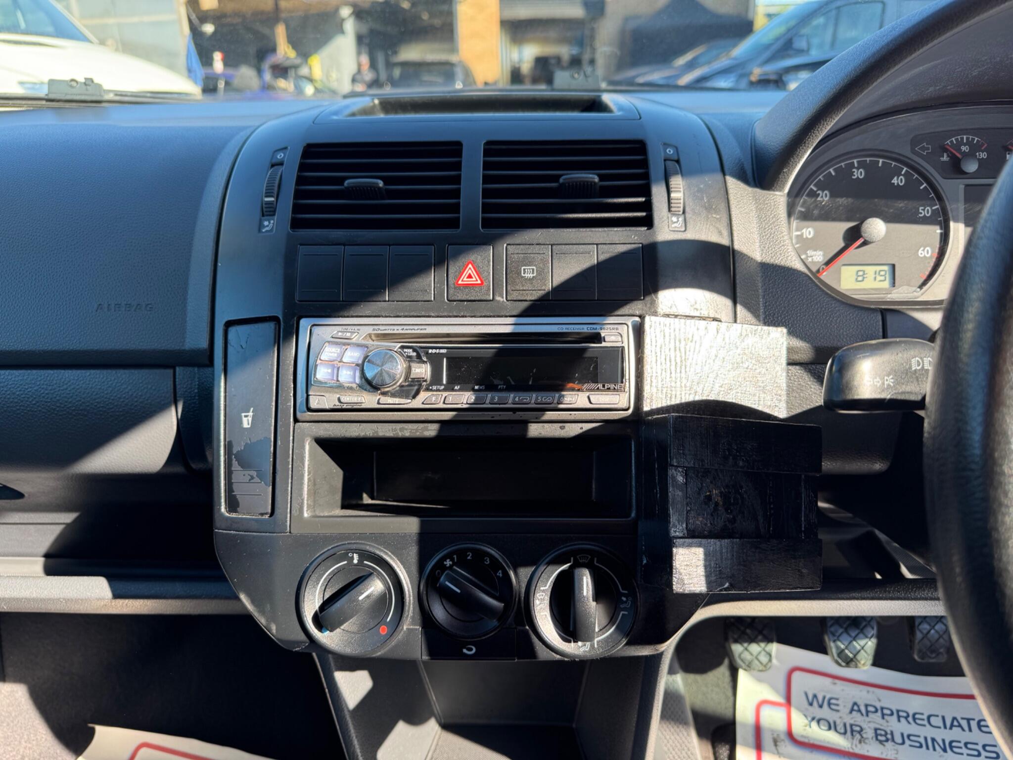 Volkswagen Polo view 12