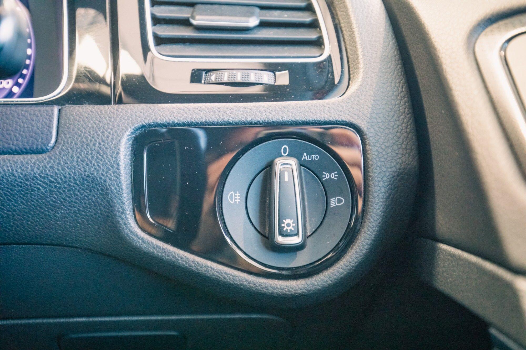 Volkswagen Golf view 21