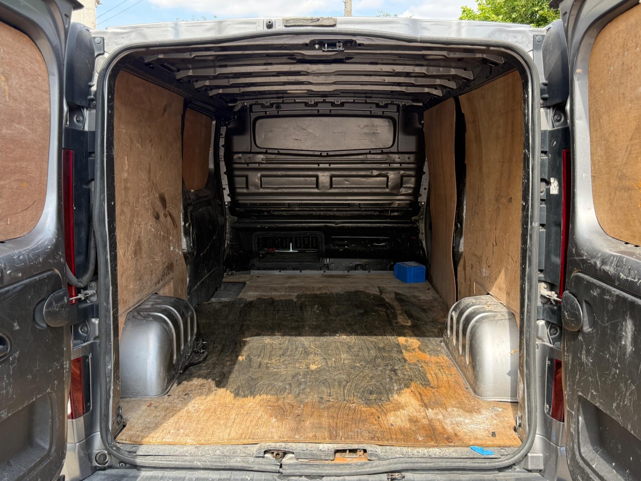 Vauxhall Vivaro - Image 9