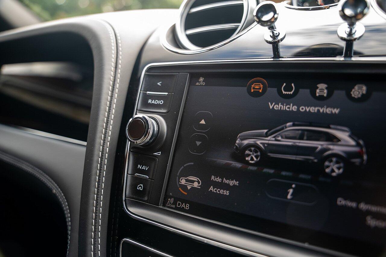 Bentley Bentayga view 92