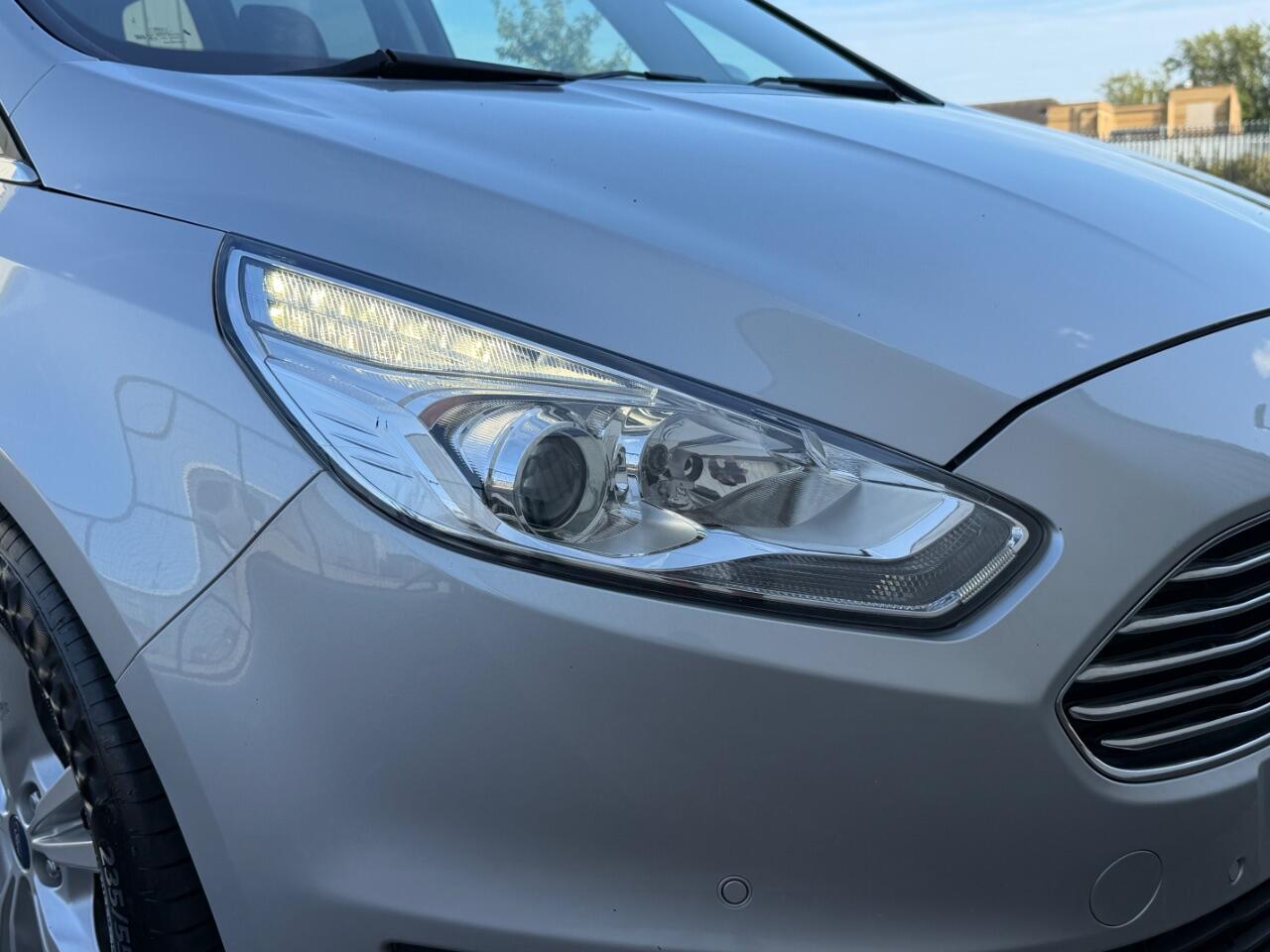 Ford Galaxy view 22