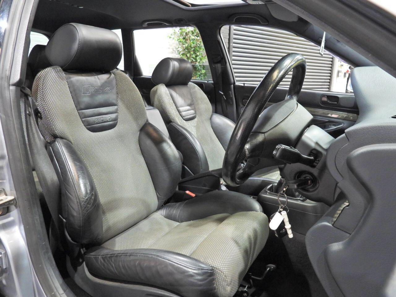 Audi RS4 view 29