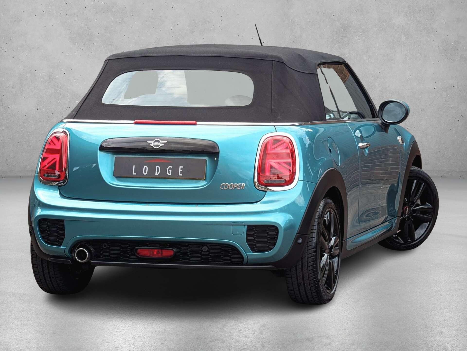 Mini Convertible view 15