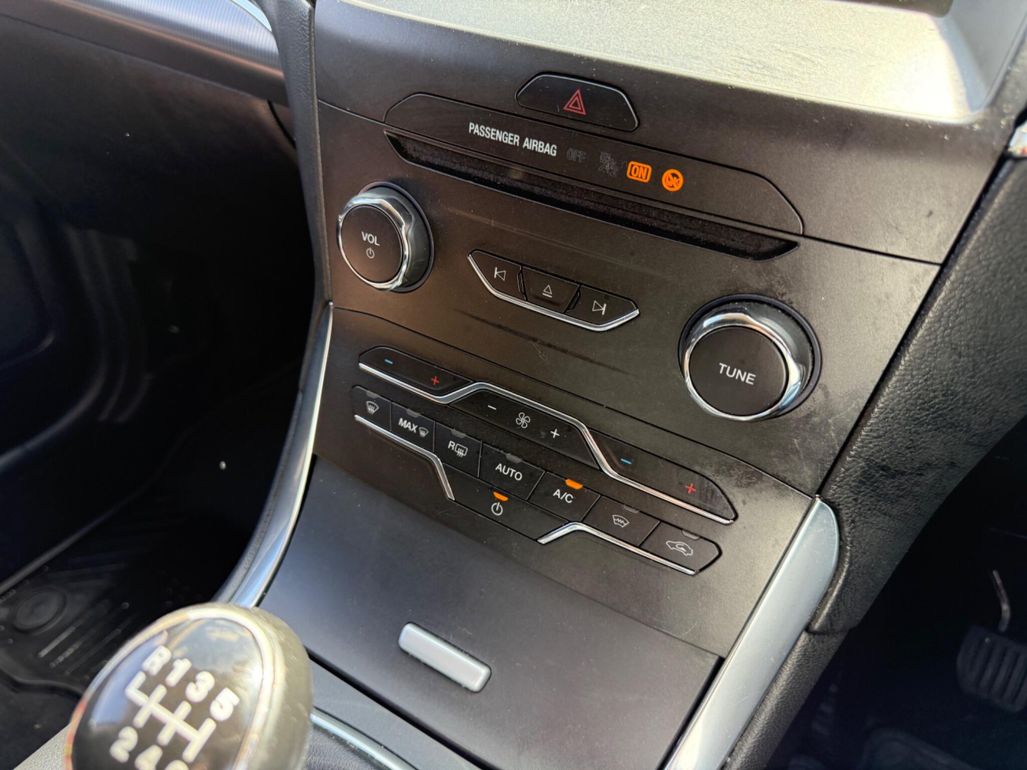 Ford S-Max 2.0 TDCi Titanium Euro 6 (s/s) 5dr — photo 36 of 102