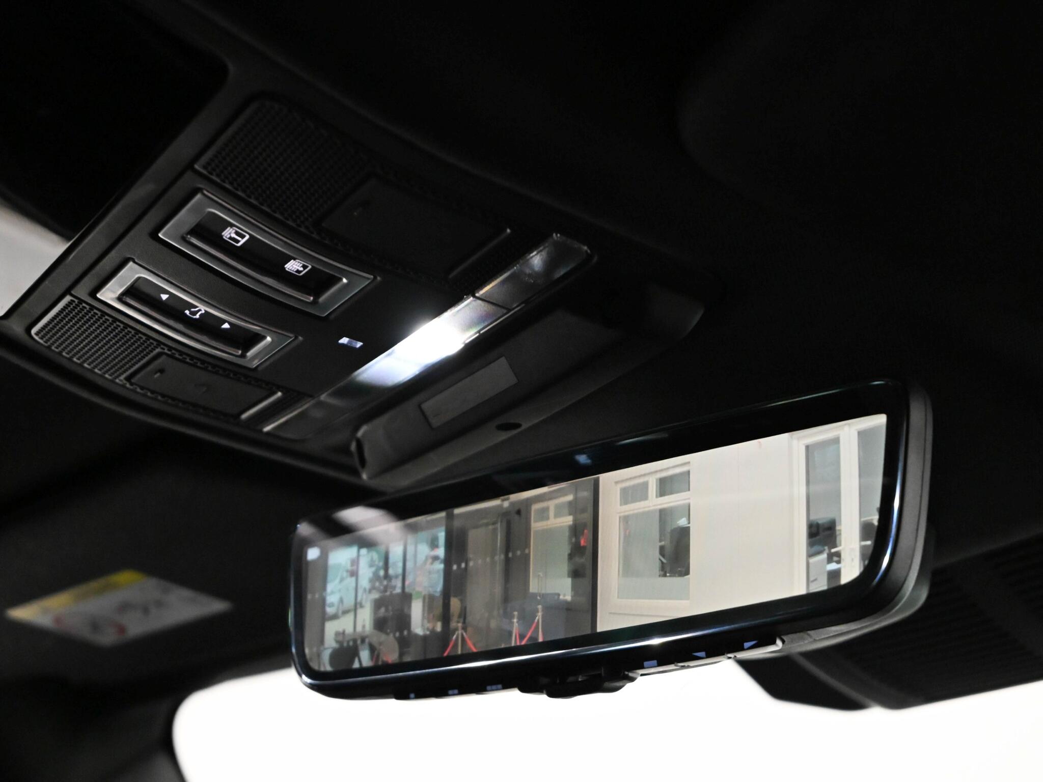 Land Rover Defender view 37