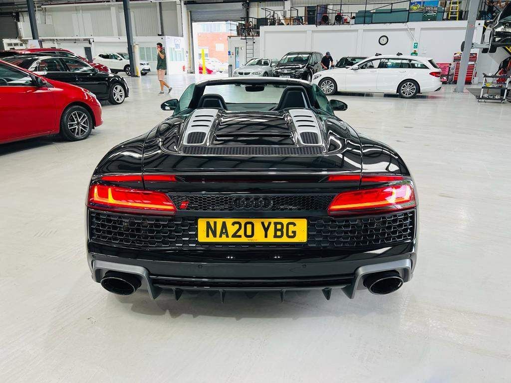 Audi R8 view 8