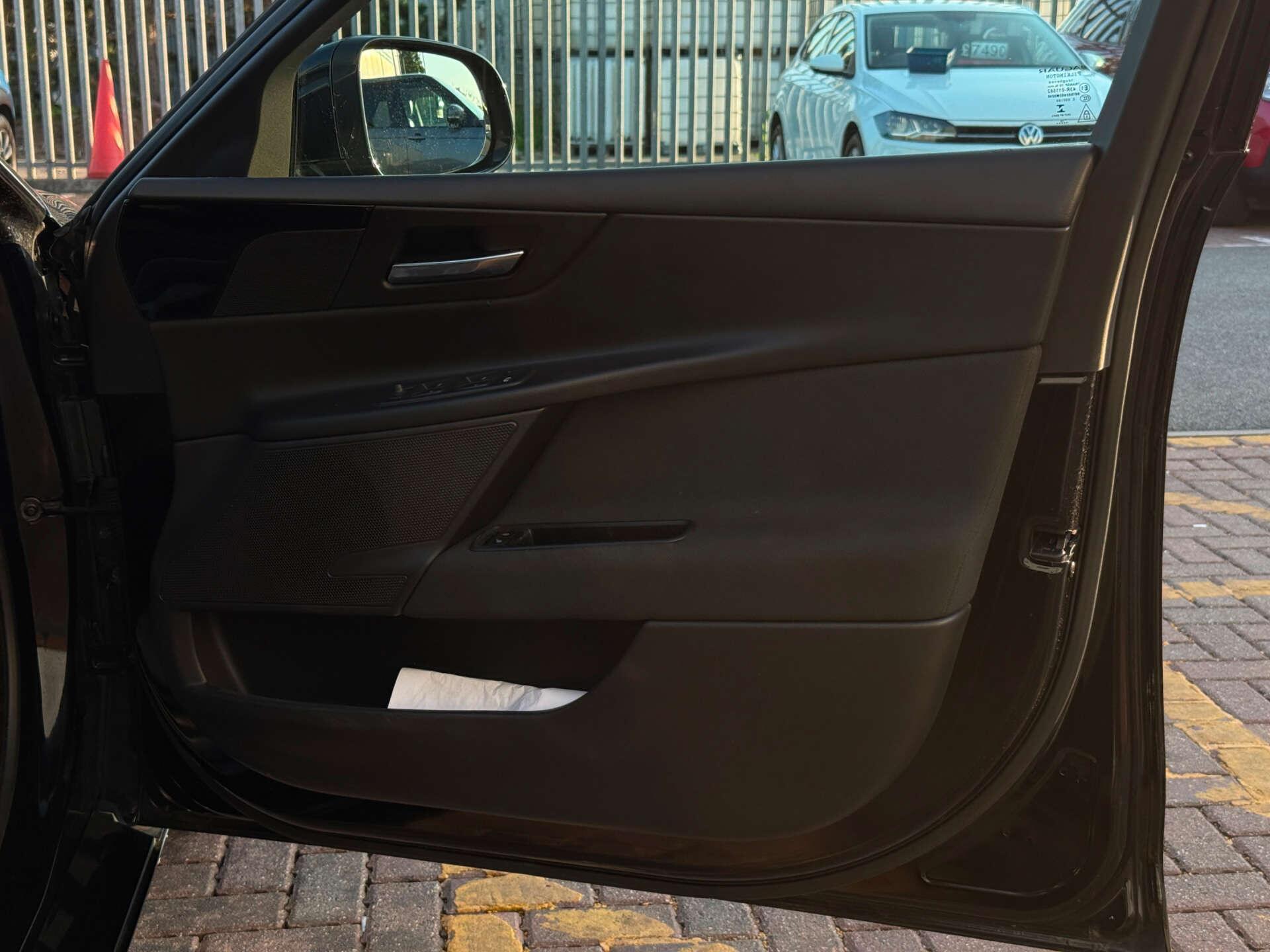 Jaguar Xe view 18