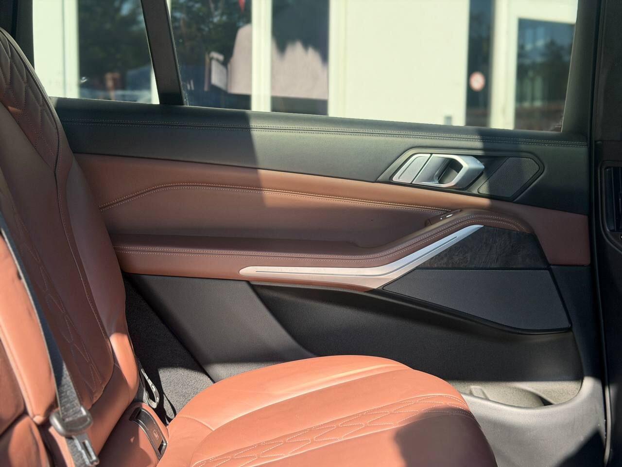 BMW X7 view 18