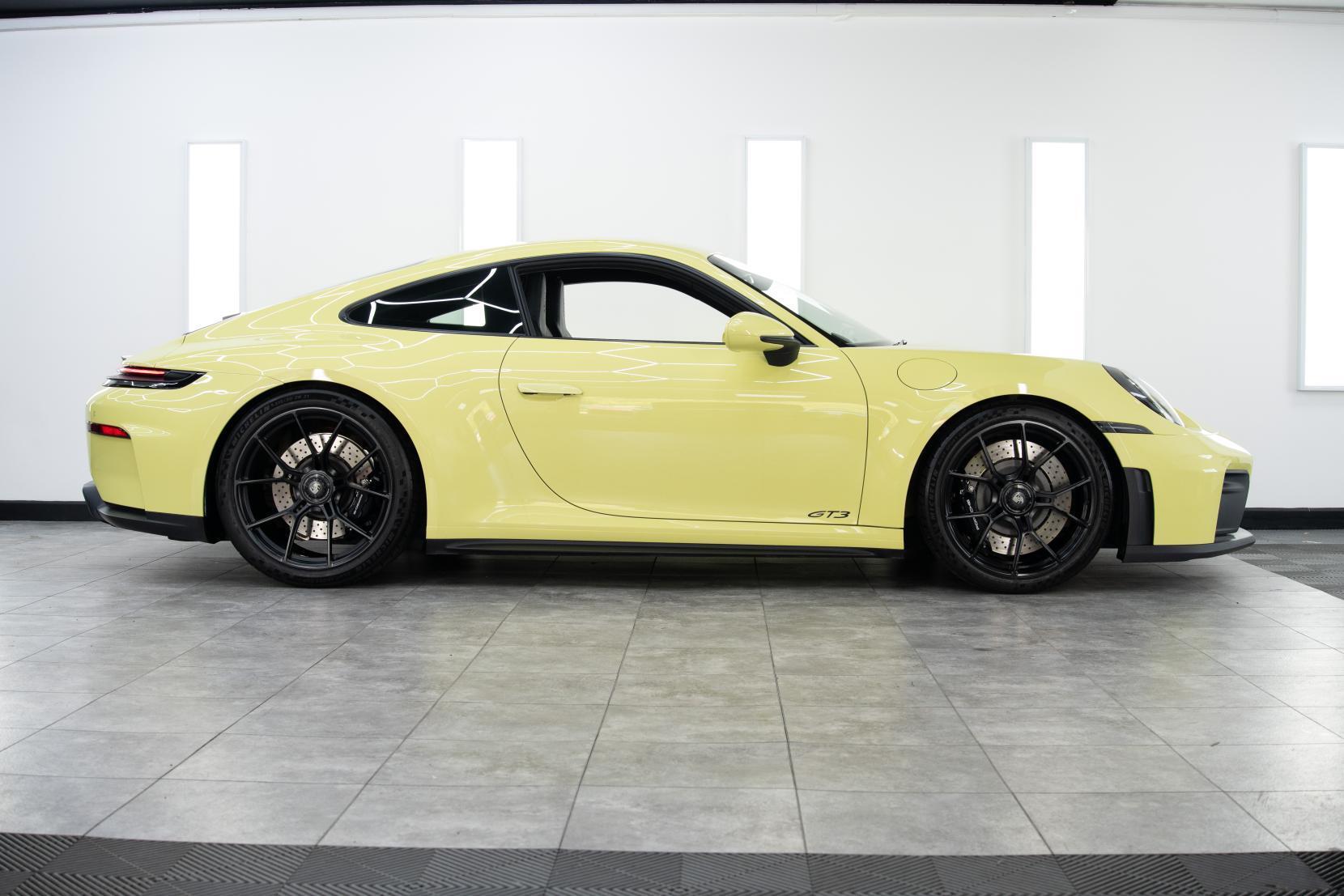 Porsche 911 view 3