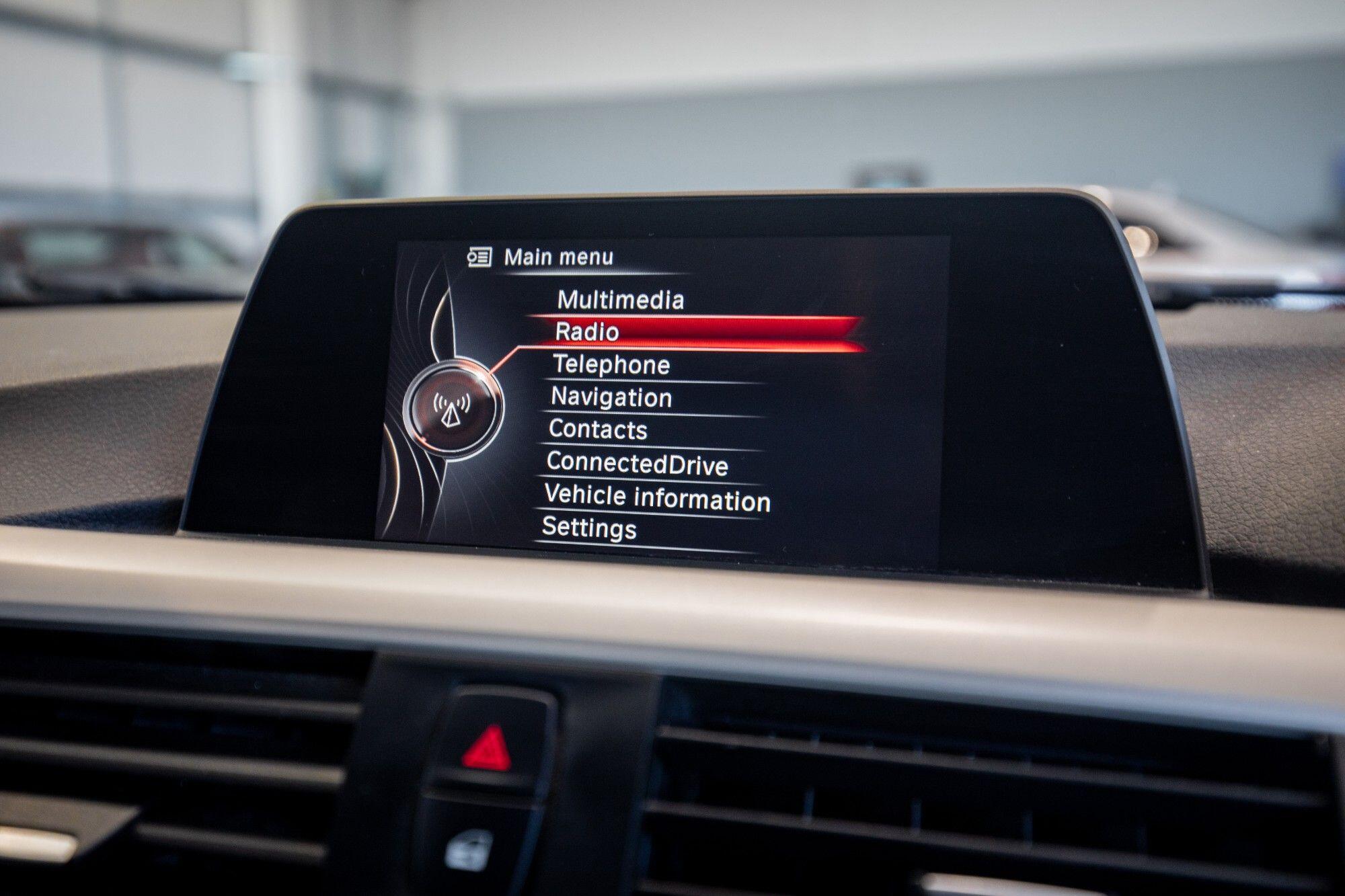 BMW 3 Series view 25