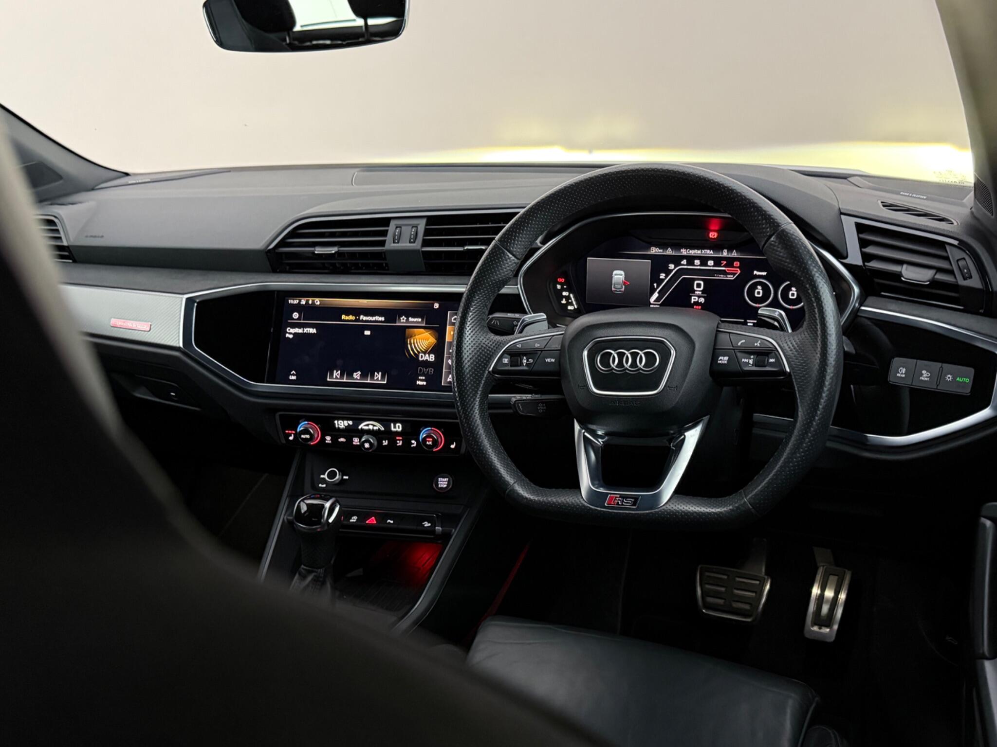 Audi RS Q3 view 18