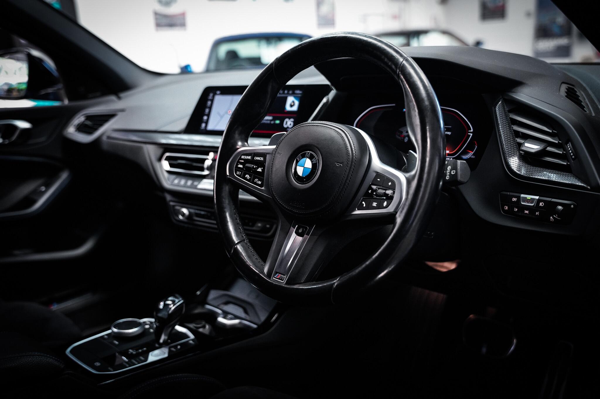 BMW 1 Series view 18