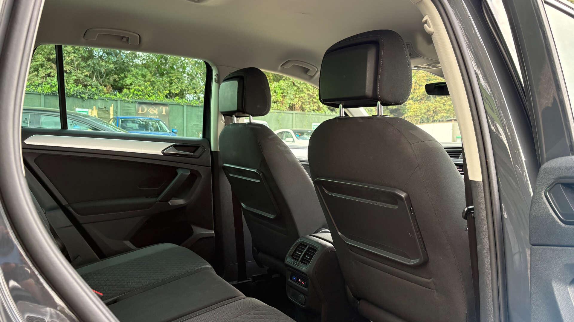 Volkswagen Tiguan view 12
