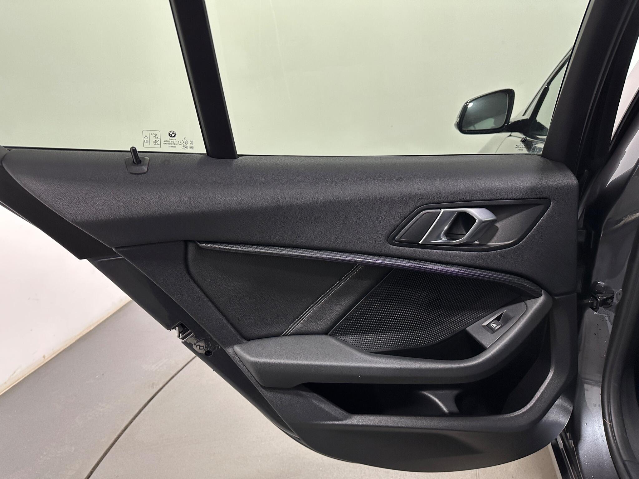 BMW 1 Series view 40