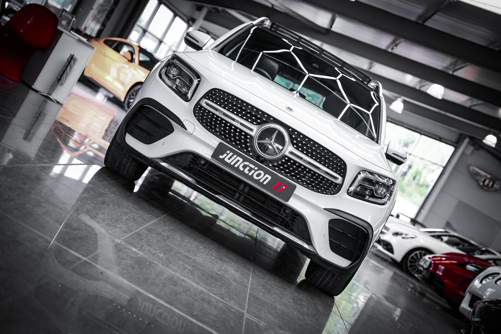Mercedes-Benz GLB view 4
