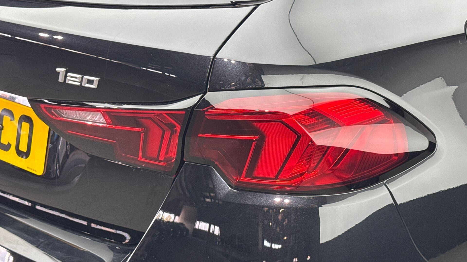 BMW 1 Series view 22