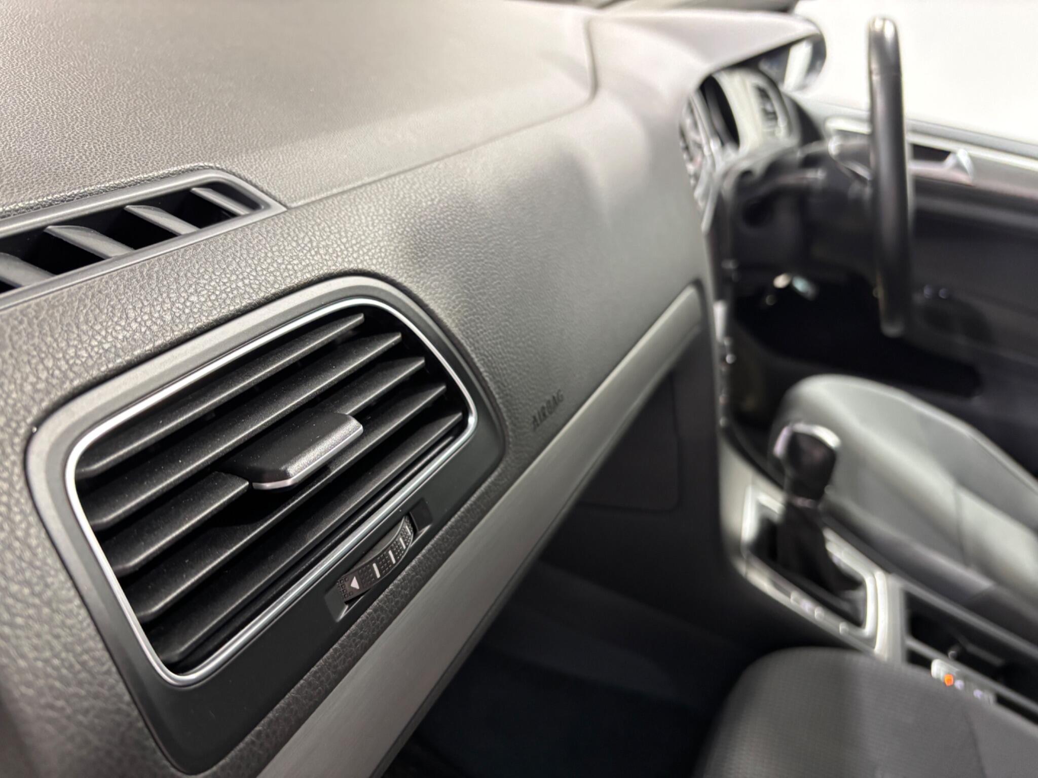 Volkswagen Golf view 17