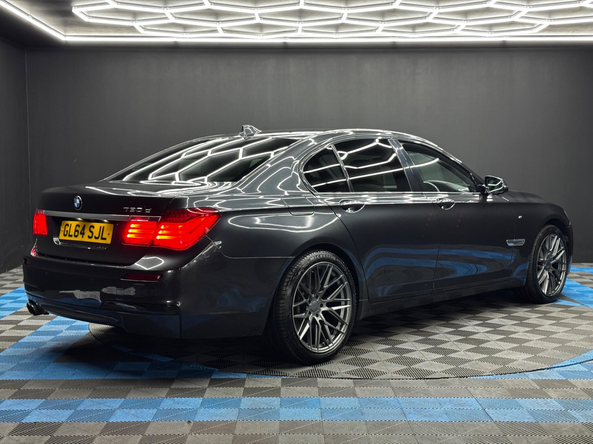BMW 7 Series view 5