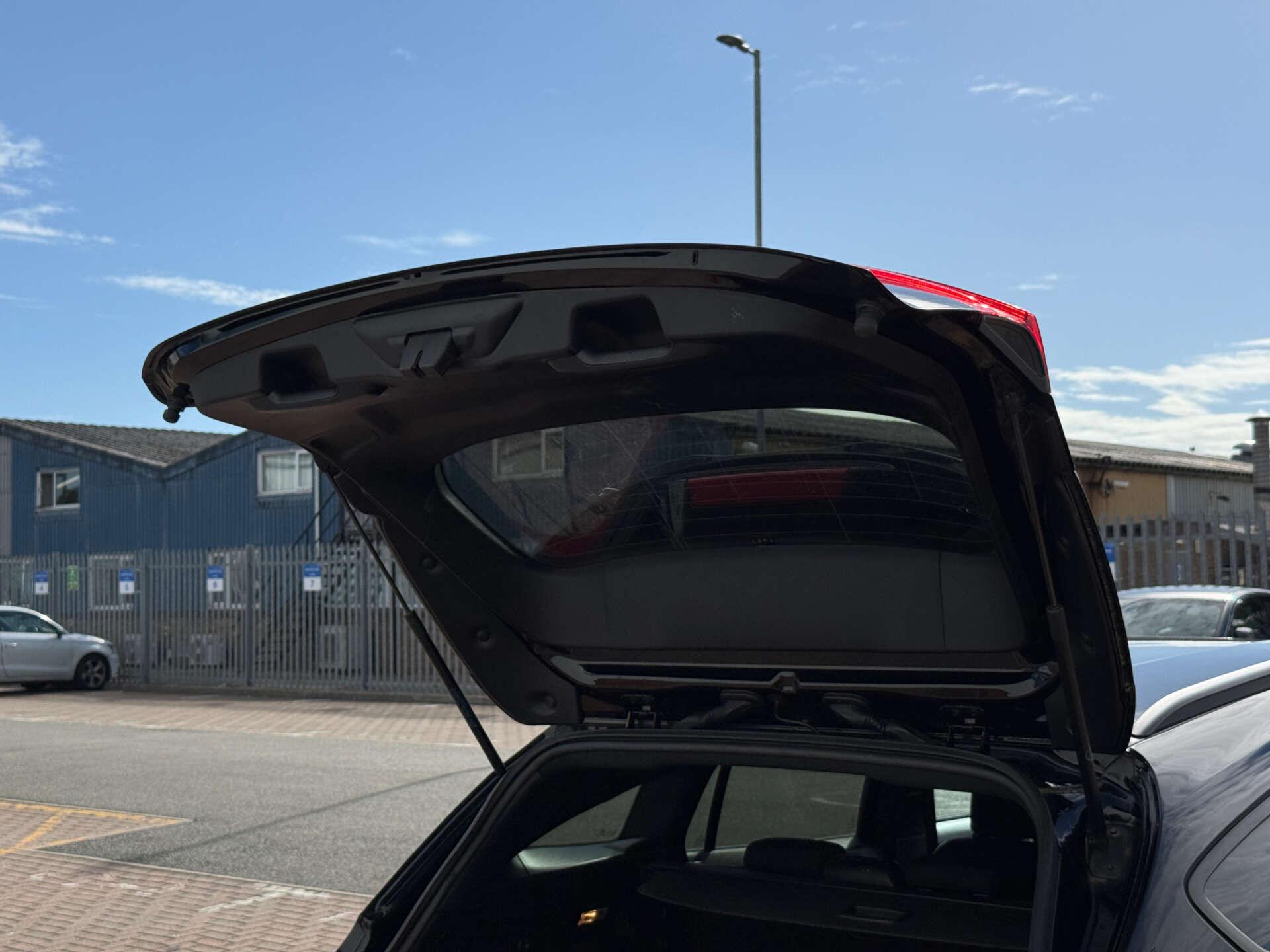 Ford Focus view 32