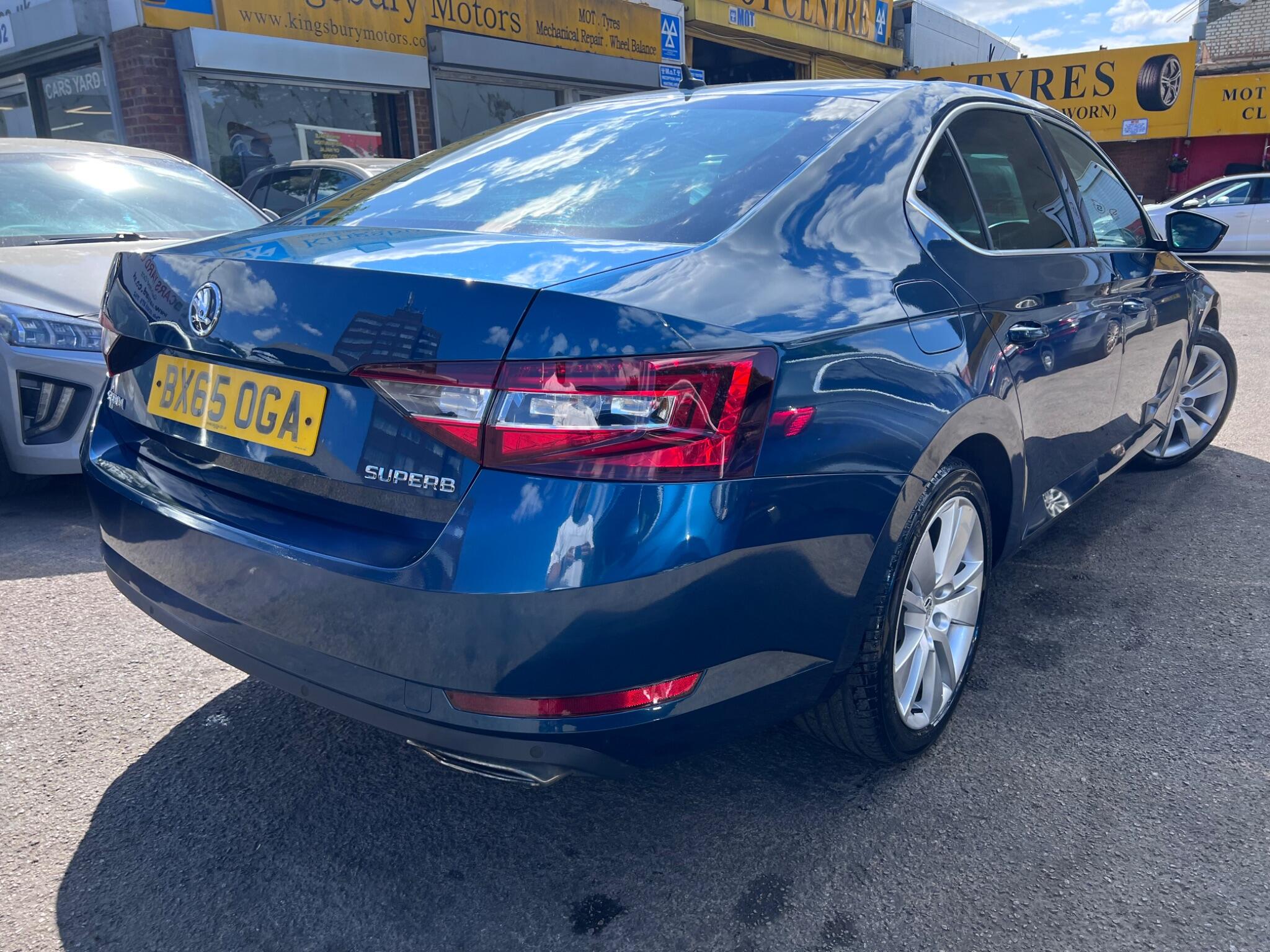 Skoda Superb view 11