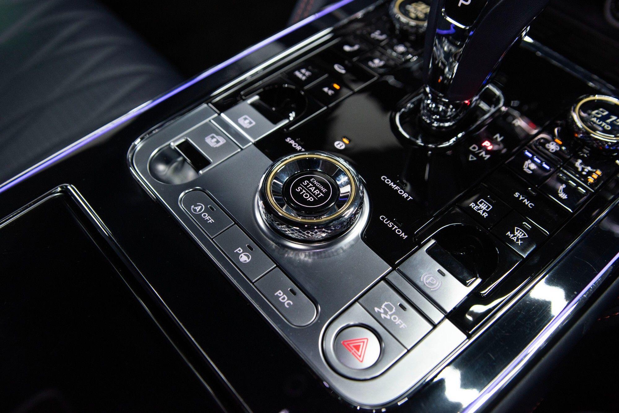 Bentley Flying Spur view 39