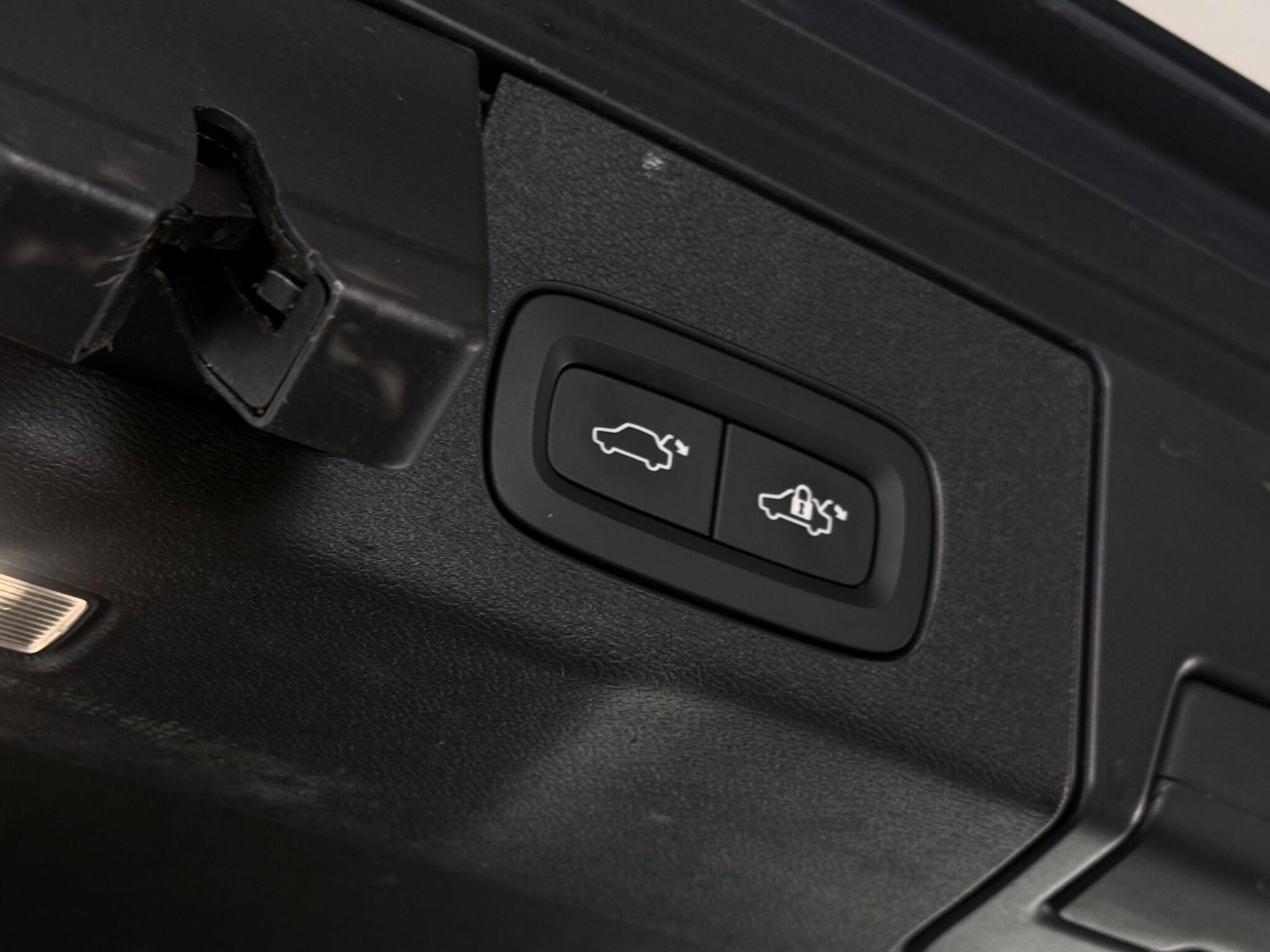 Volvo XC60 view 11