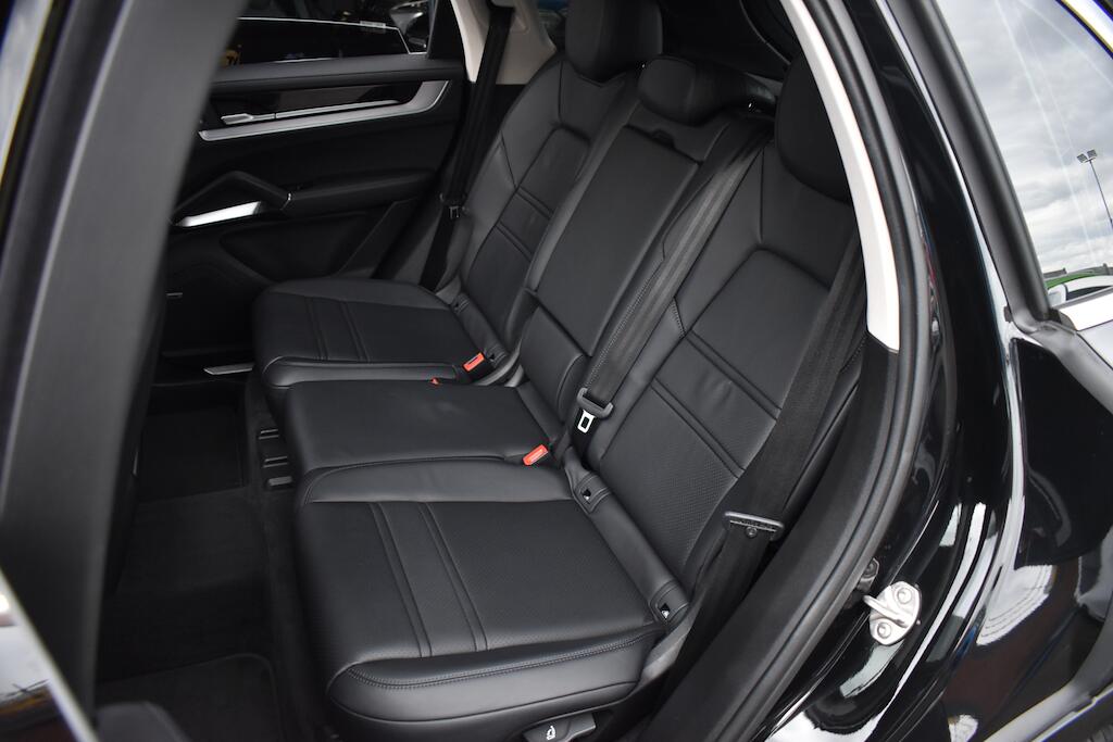 Porsche Cayenne view 13