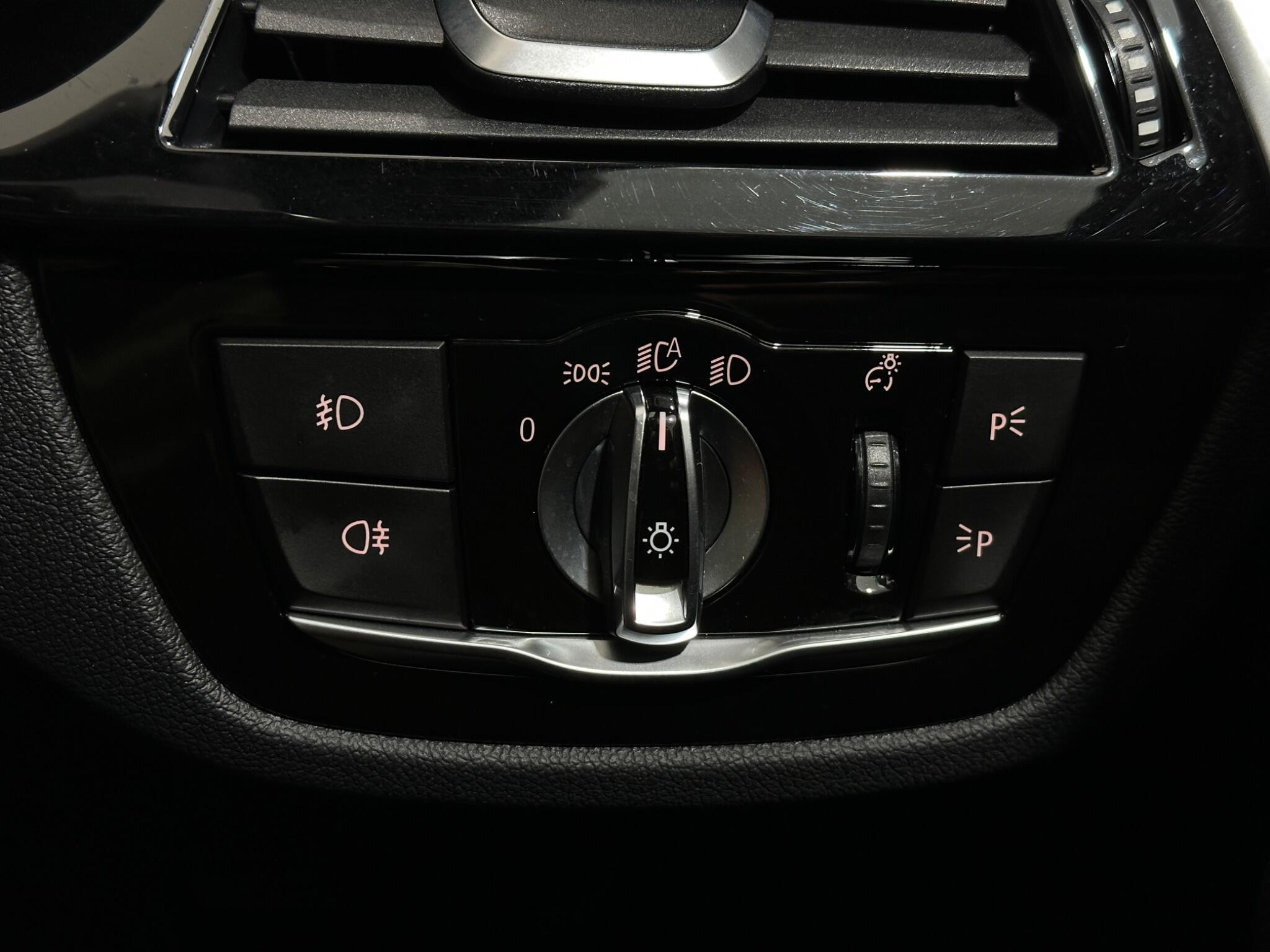 BMW 5 Series view 18