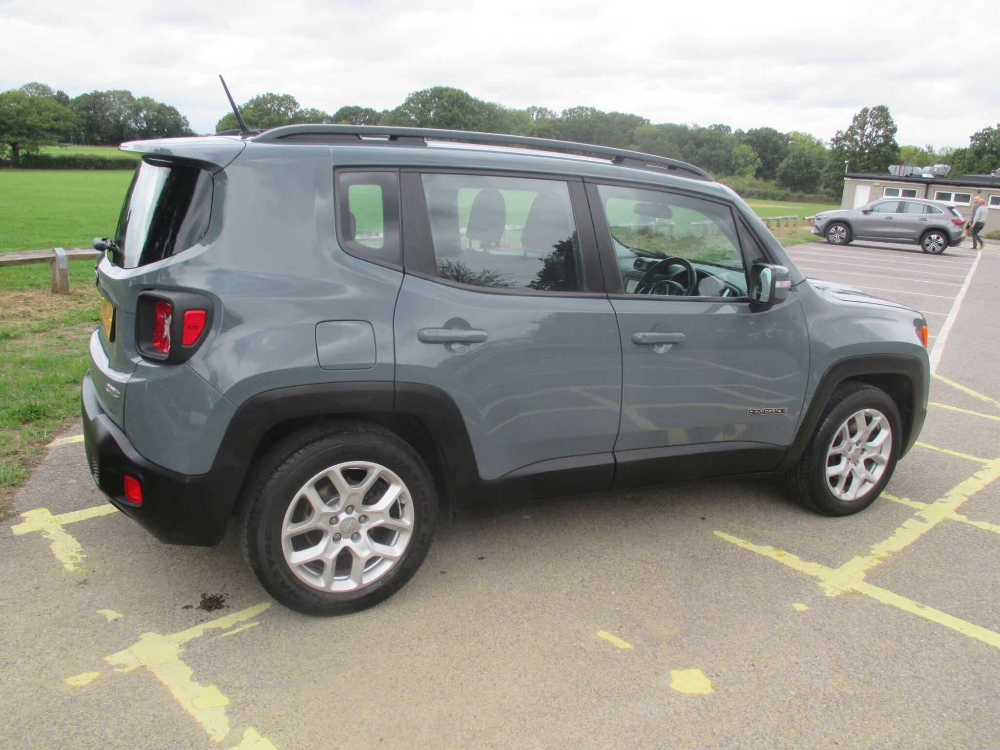 Jeep Renegade view 12