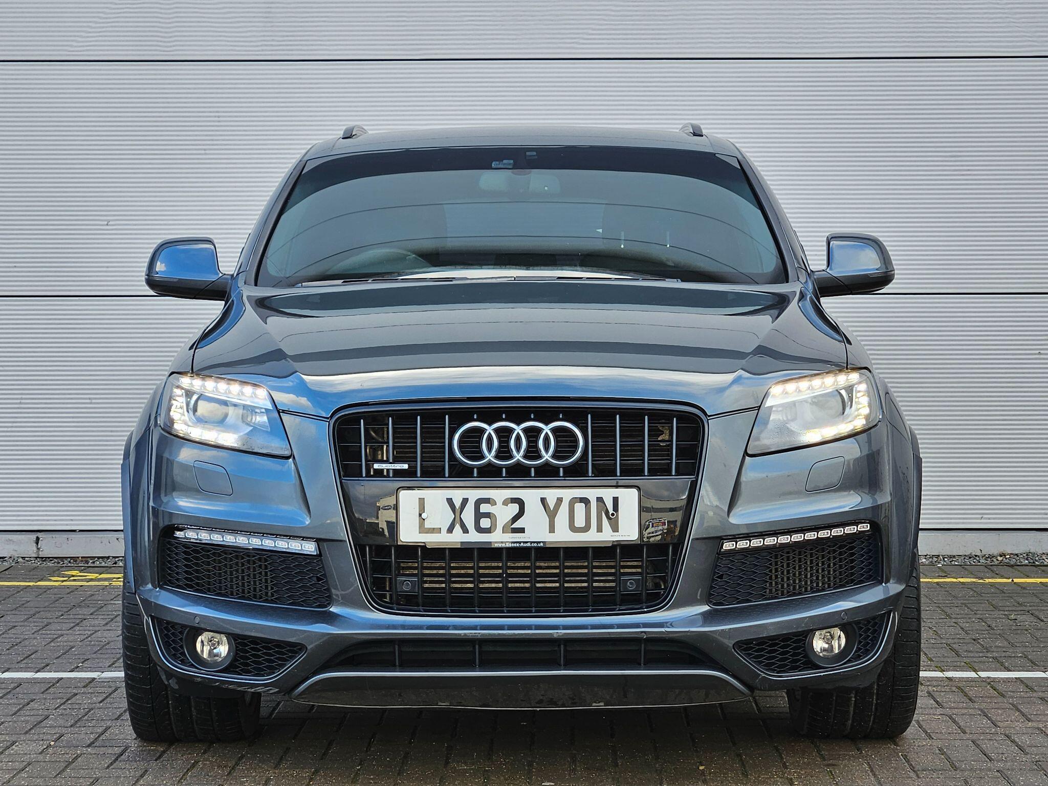 Audi Q7 view 3
