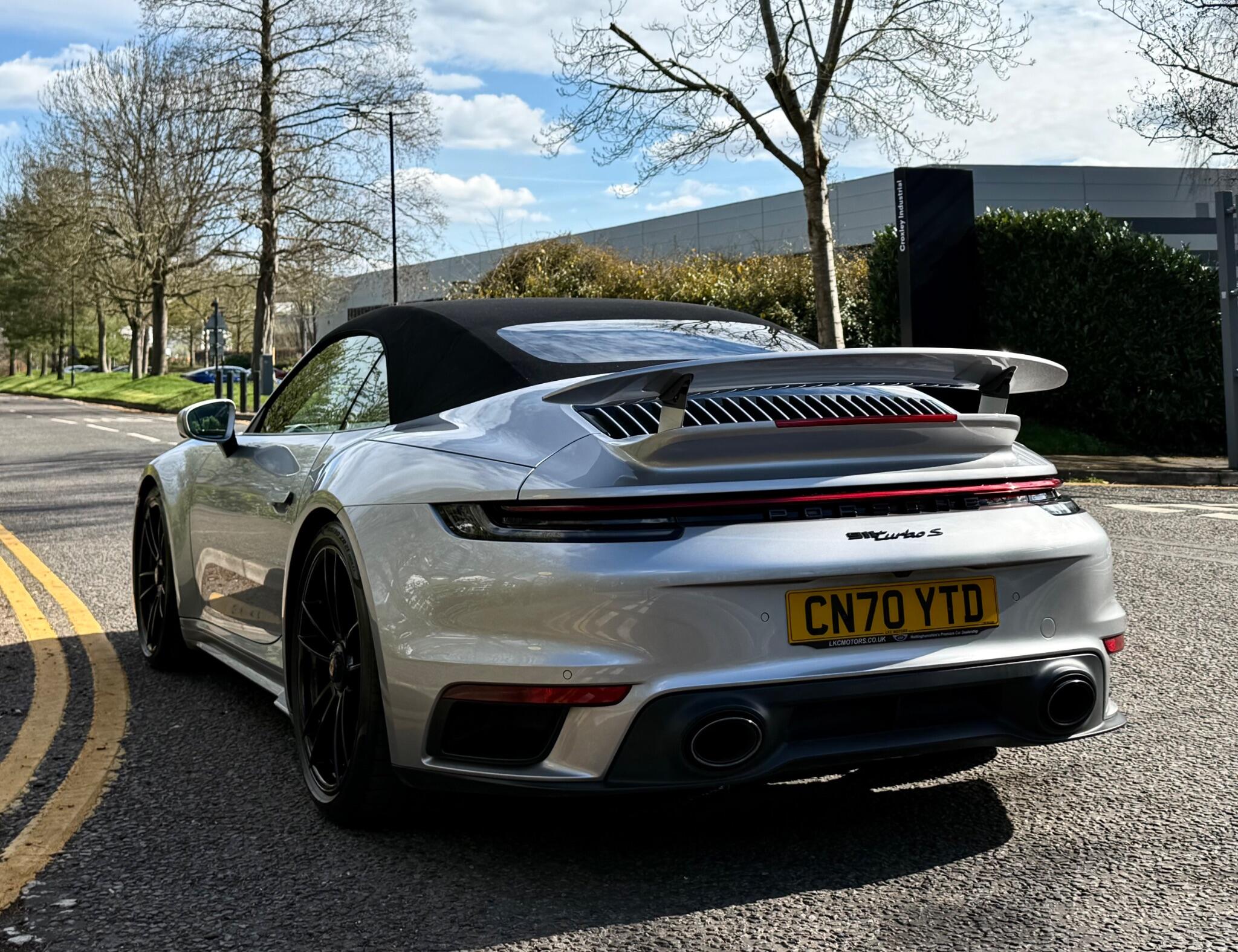 Porsche 911 view 12