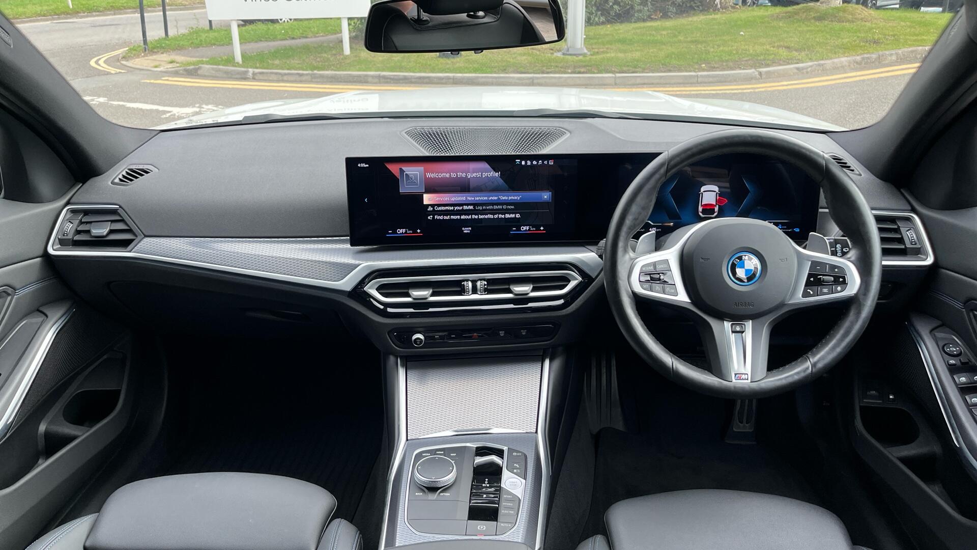 BMW 3 Series view 4