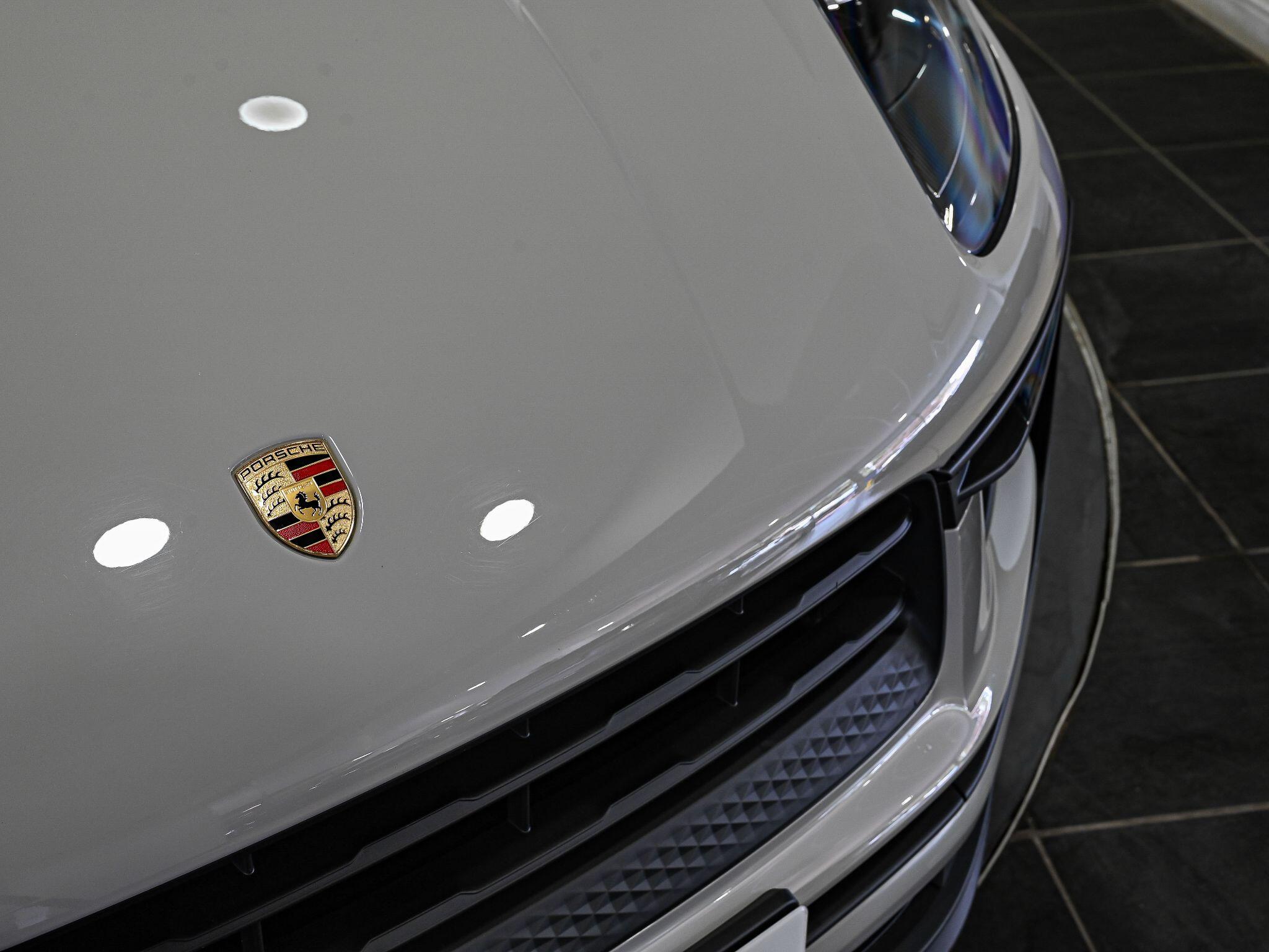 Porsche Macan view 18