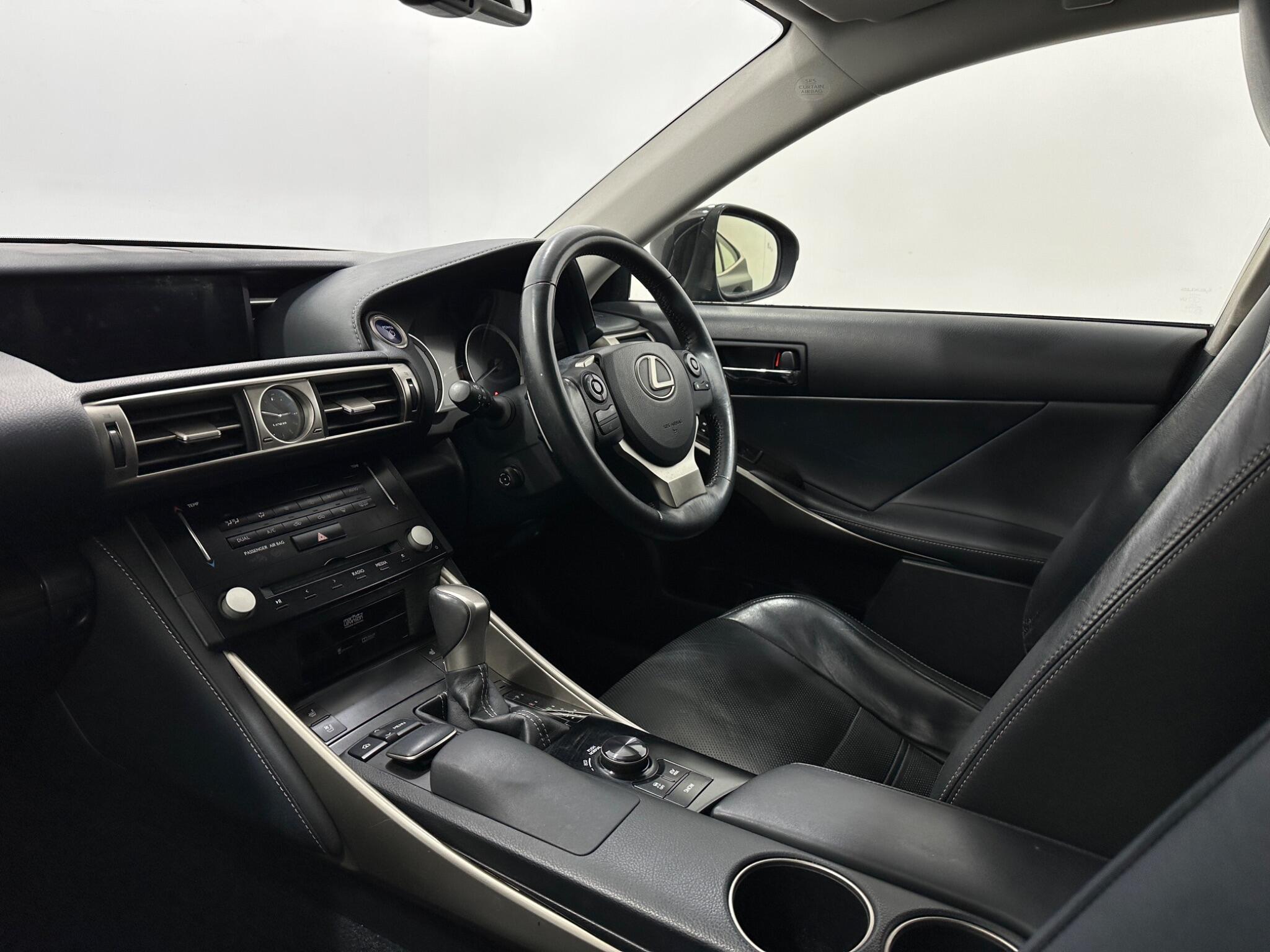 Lexus Is view 33