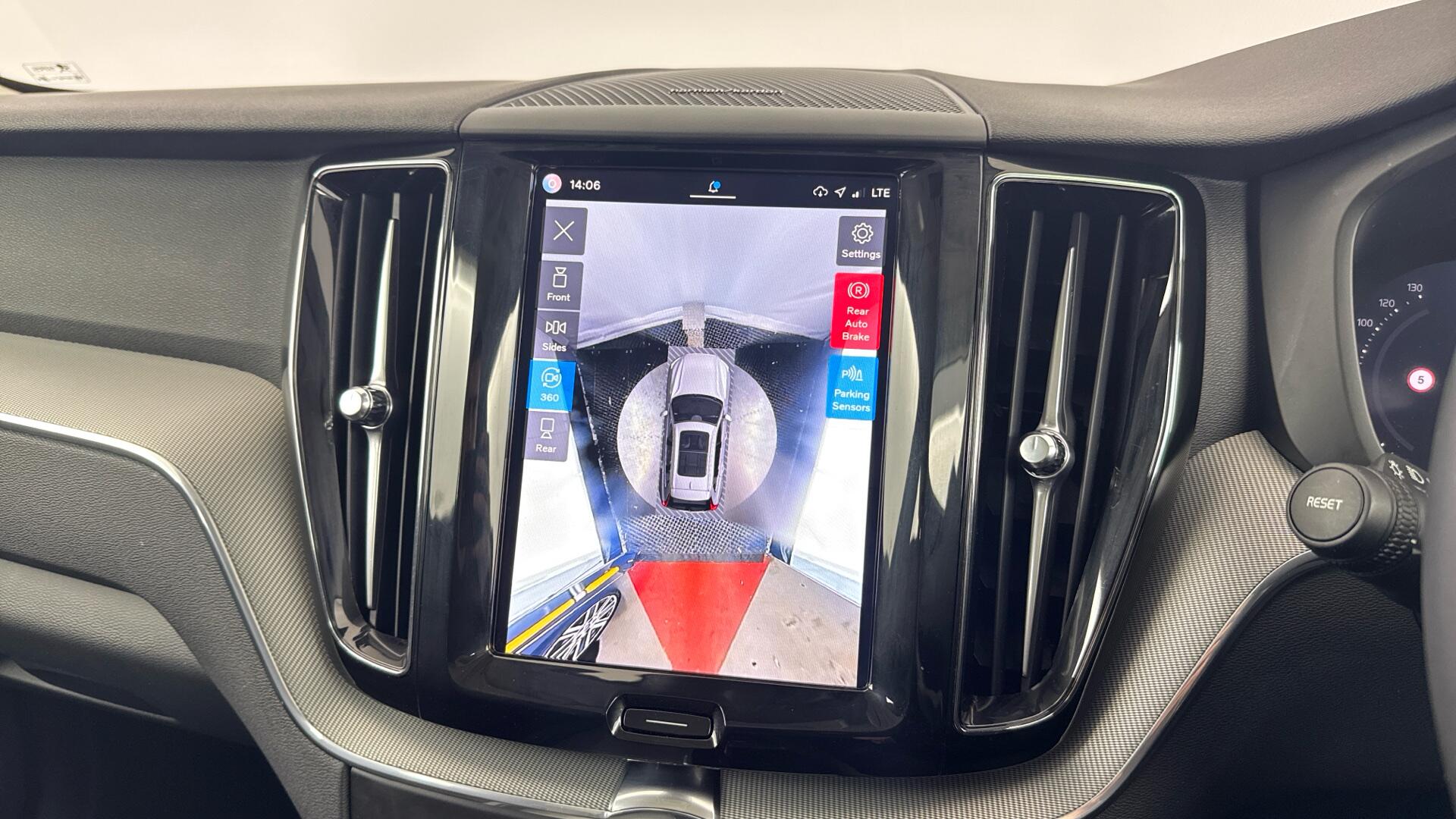 Volvo XC60 view 45