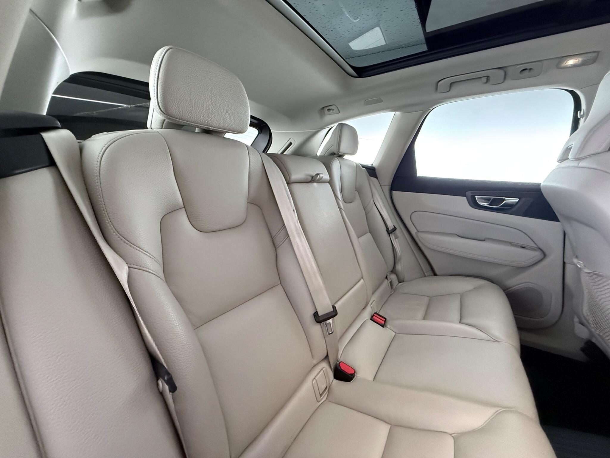 Volvo XC60 view 27