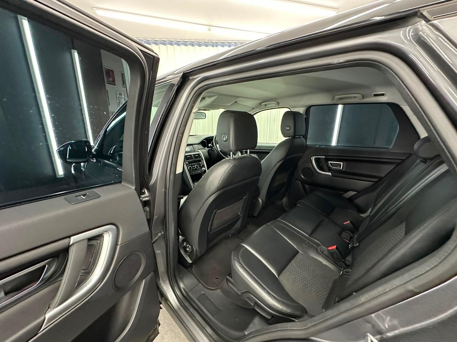 Land Rover Discovery Sport view 33
