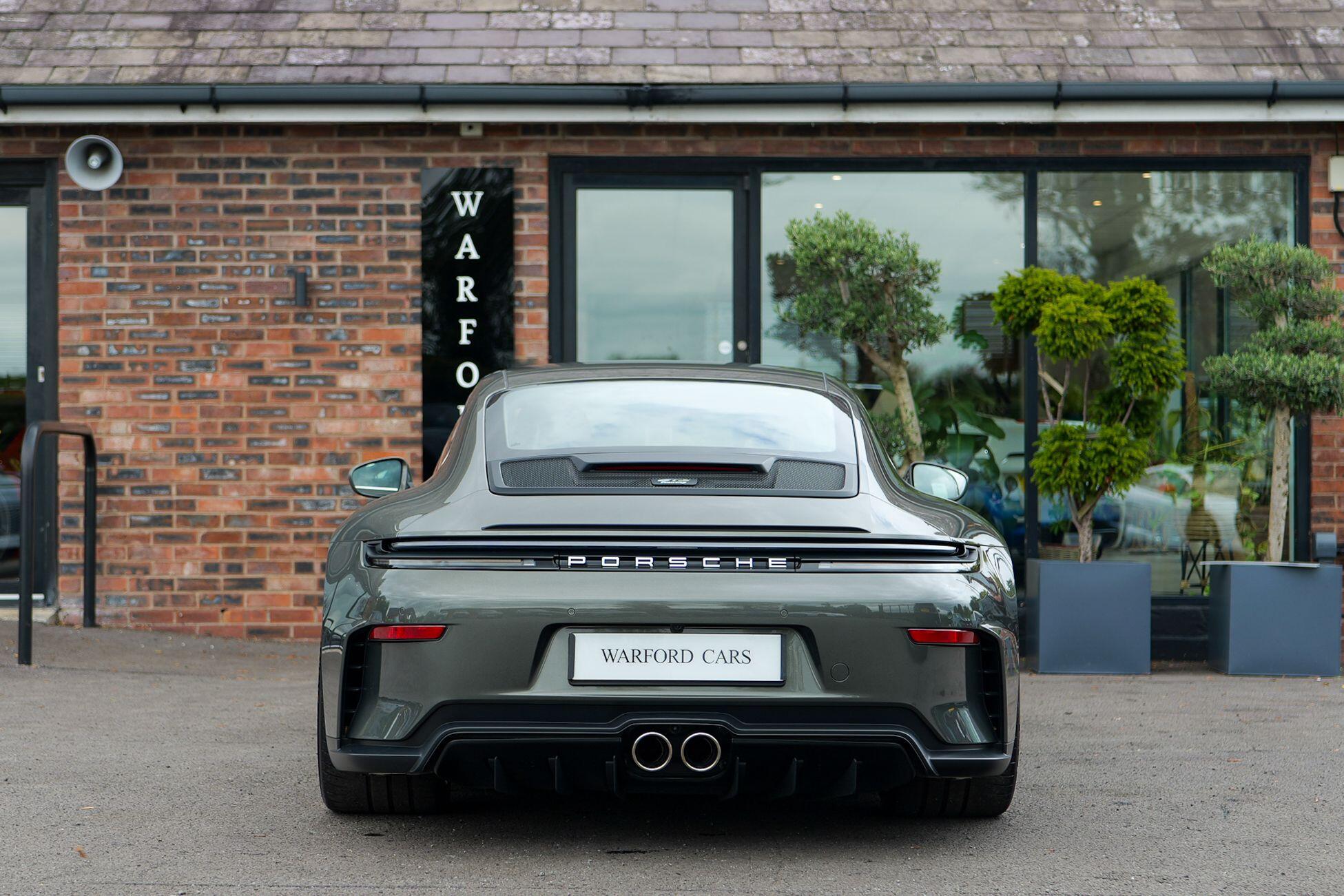 Porsche 911 view 5