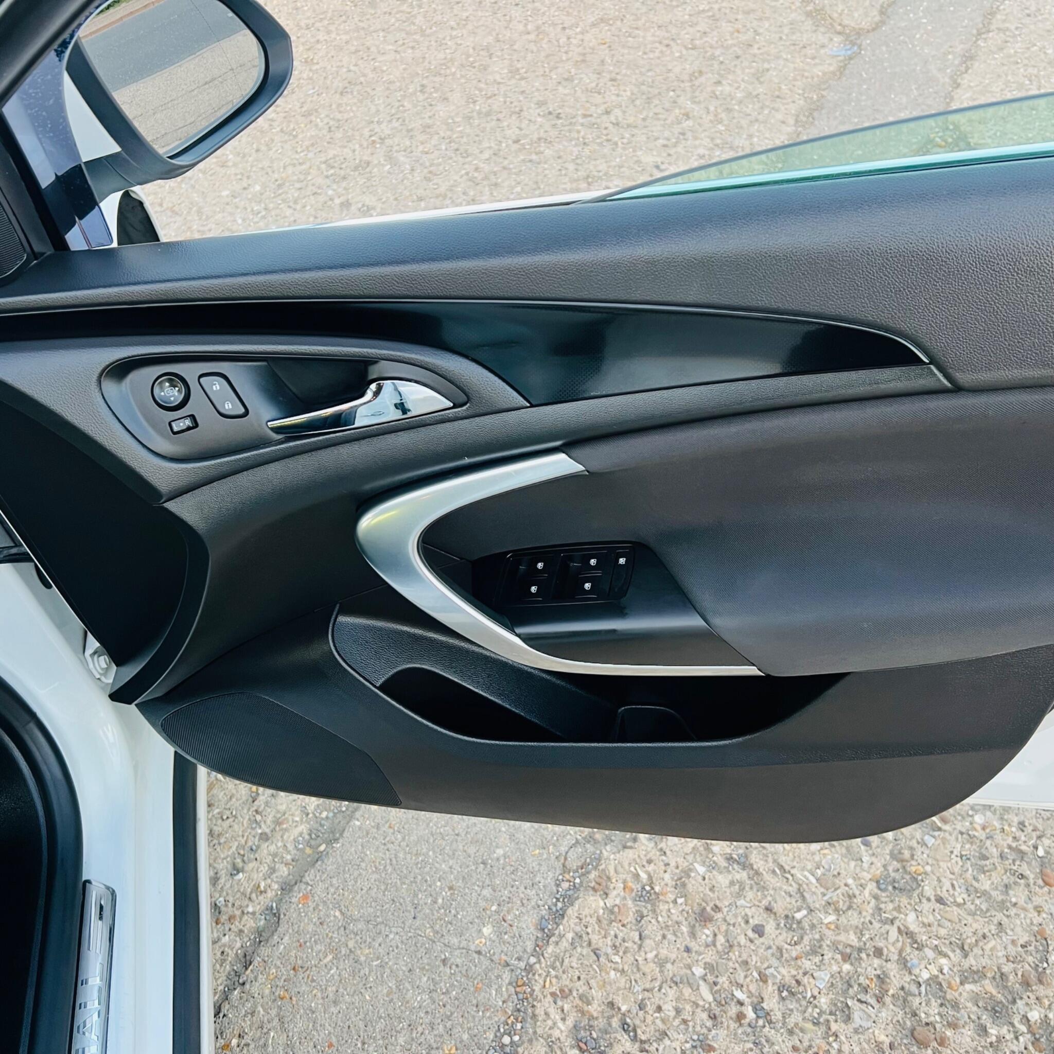 Vauxhall Insignia view 16