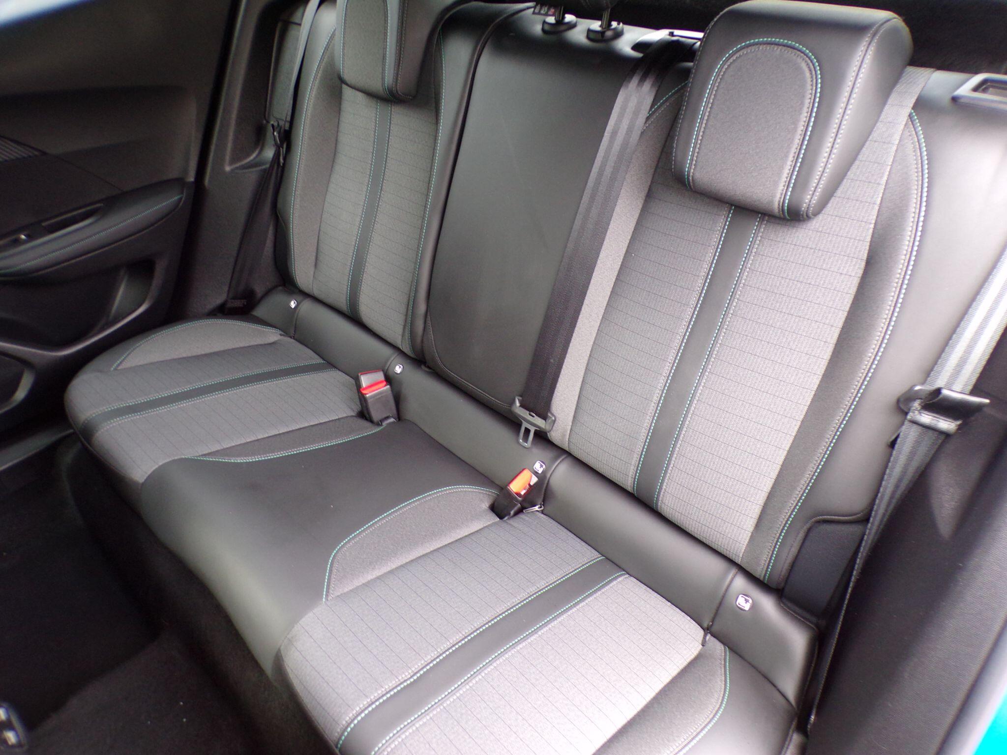 Peugeot E-2008 view 13