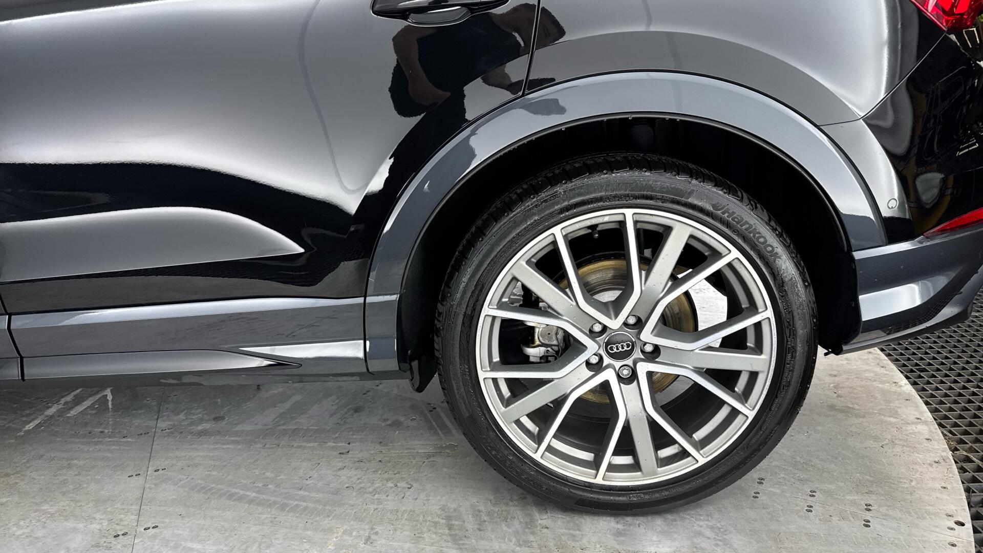 Audi Q3 view 27