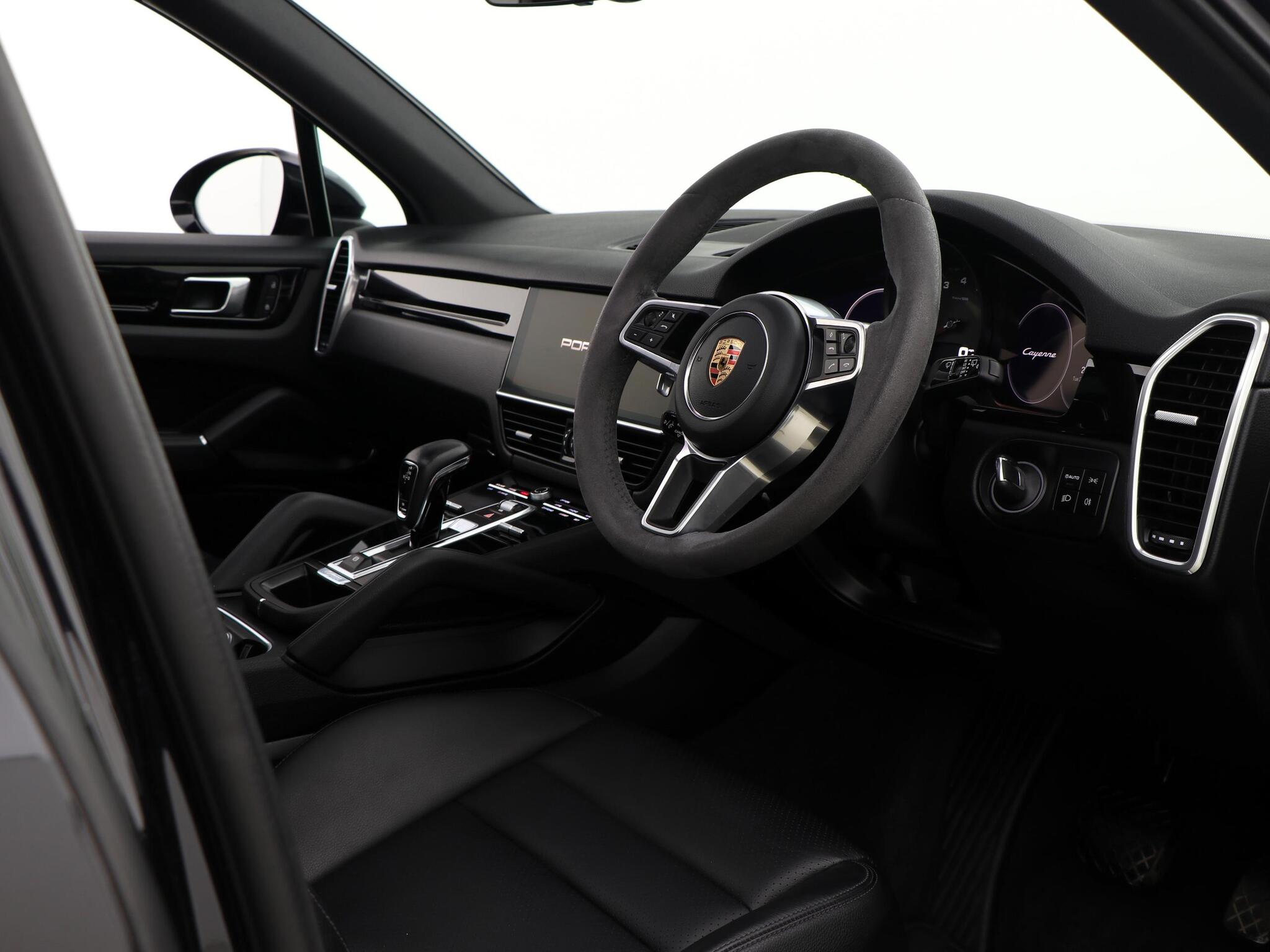 Porsche Cayenne view 41