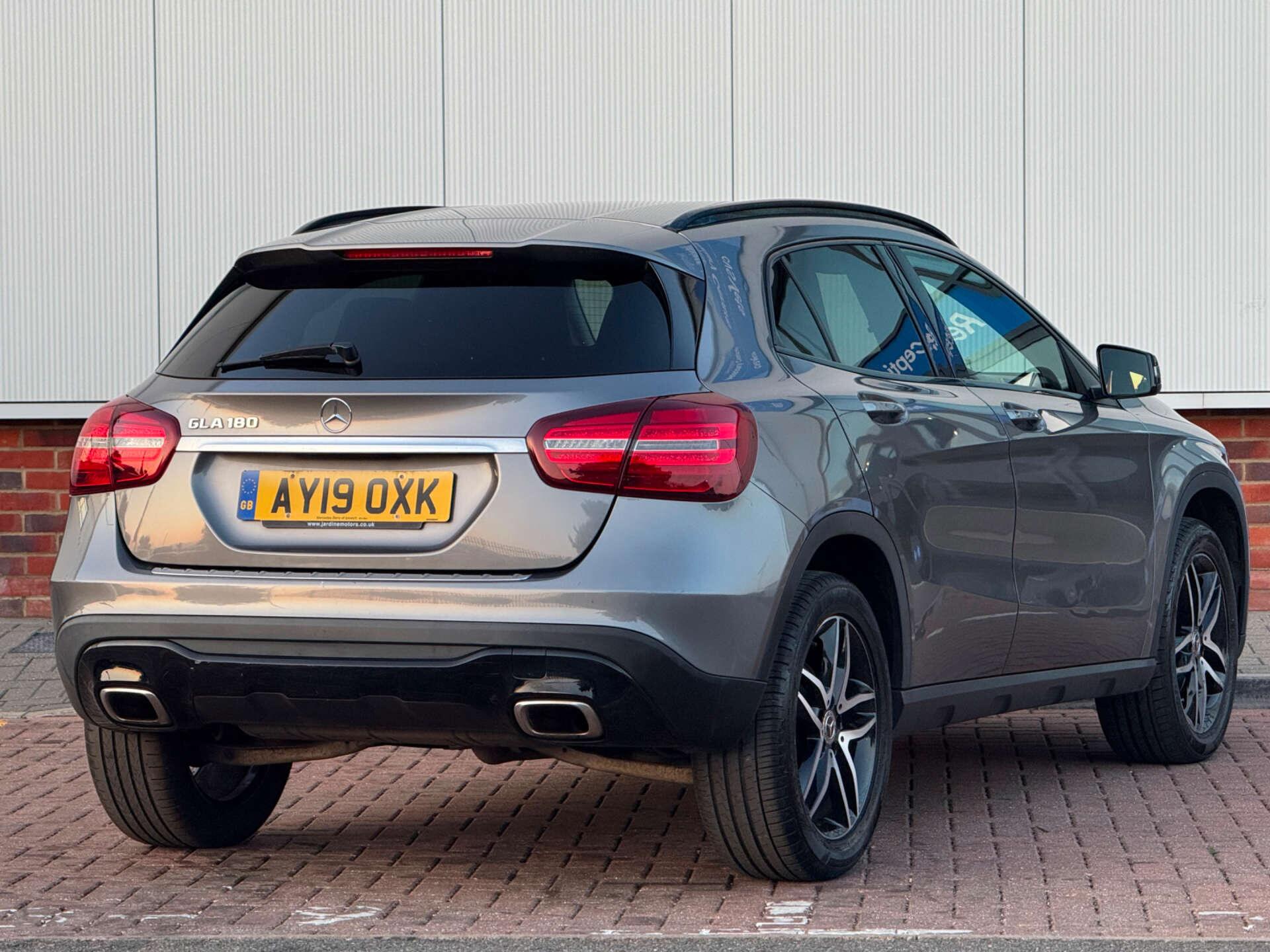 Mercedes-Benz Gla view 5